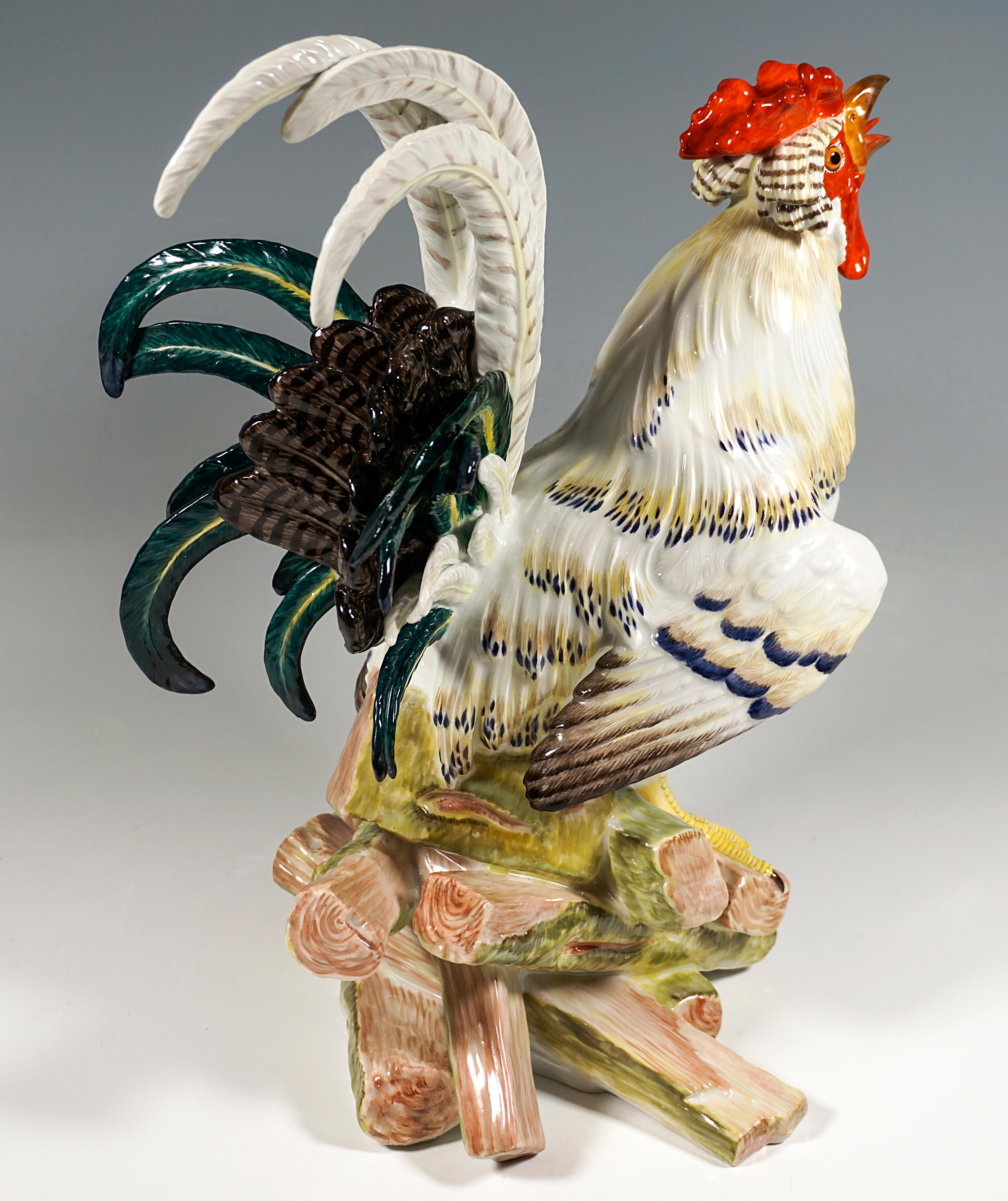 Figure d'animal de Meissen, coq sur pilule de bois, par J.J. Kaendler, Allemagne, 20e Bon état - En vente à Vienna, AT