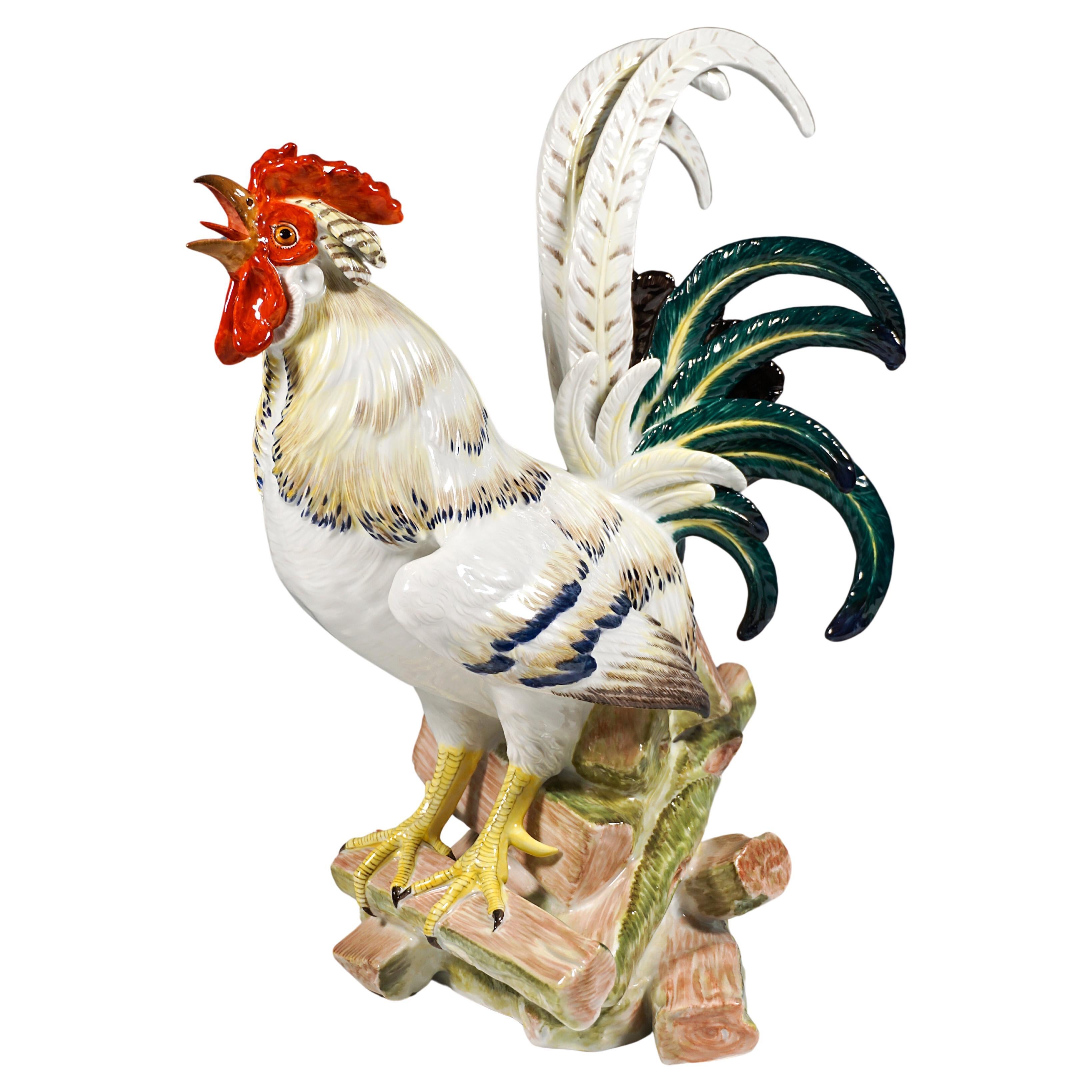 Figure d'animal de Meissen, coq sur pilule de bois, par J.J. Kaendler, Allemagne, 20e en vente