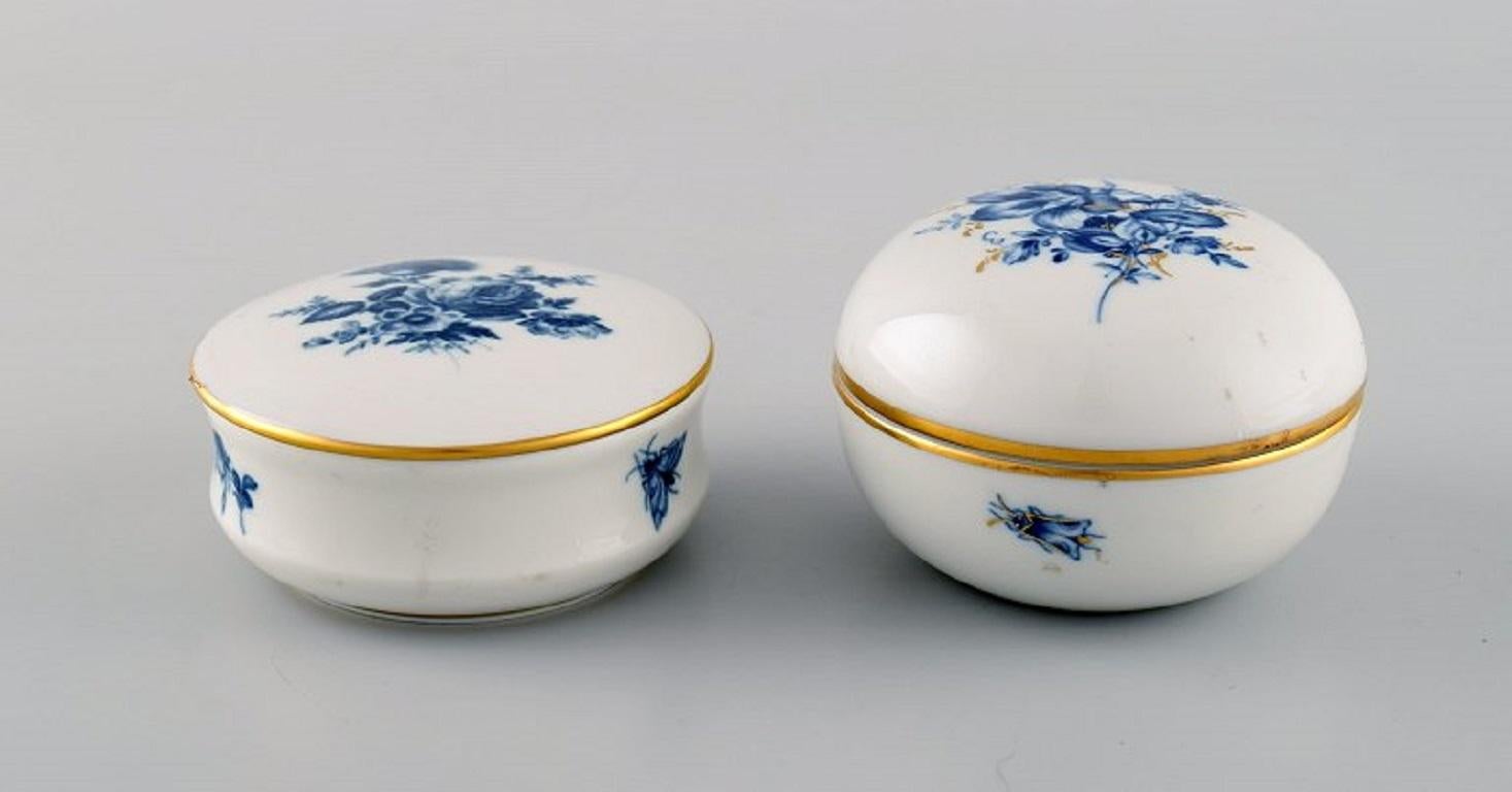 Peint à la main Aquatinta de Meissen, deux pots à couvercle et trois bols à caviar en porcelaine en vente