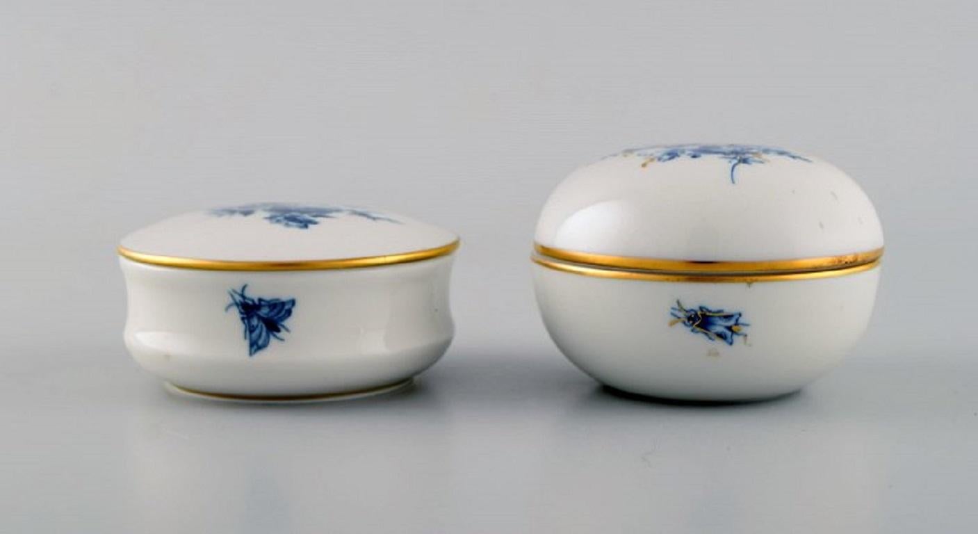 20ième siècle Aquatinta de Meissen, deux pots à couvercle et trois bols à caviar en porcelaine en vente