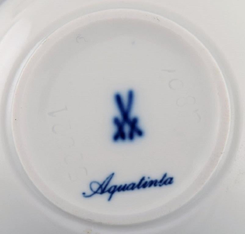 Porcelaine Aquatinta de Meissen, deux pots à couvercle et trois bols à caviar en porcelaine en vente