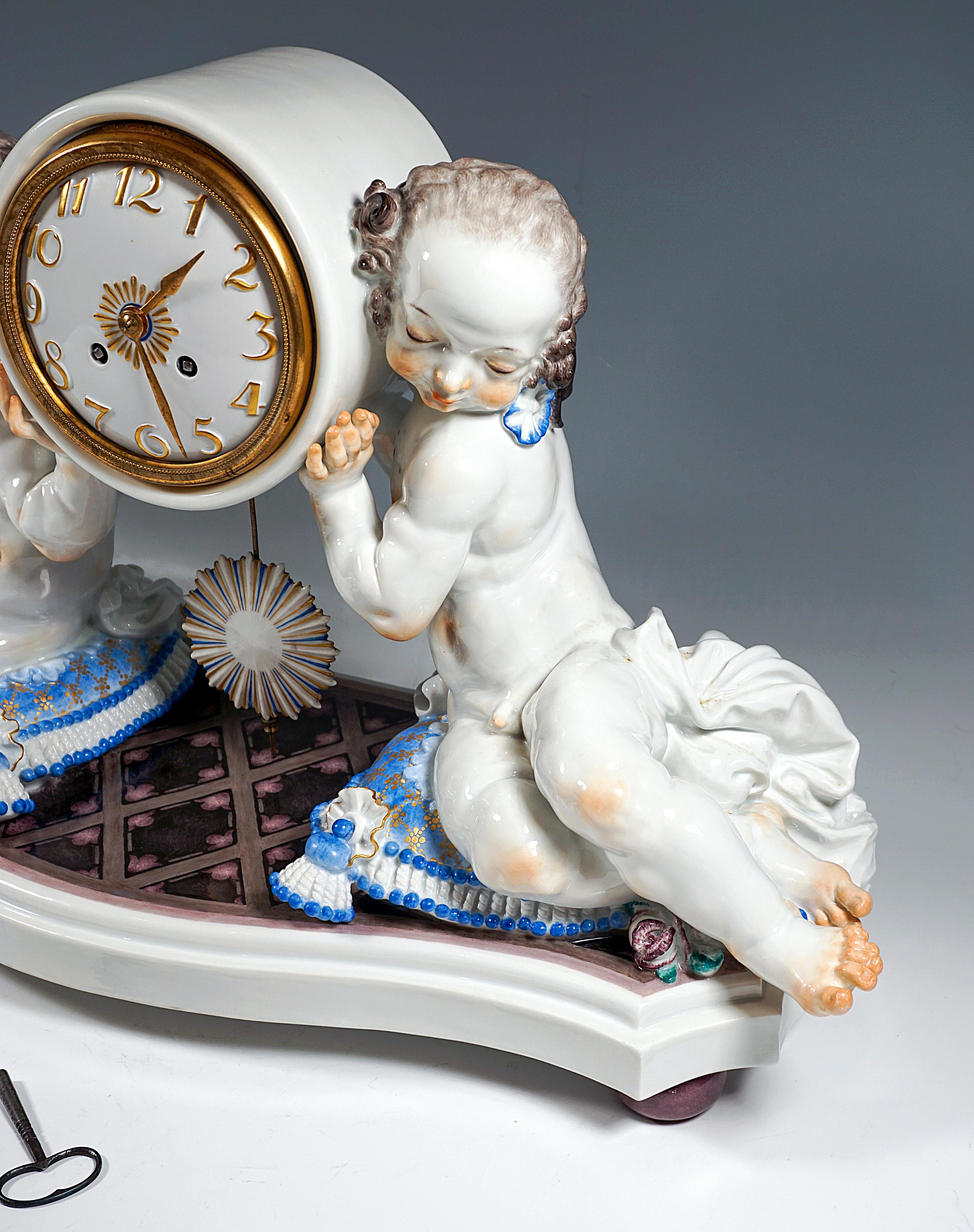 Painted Meissen Art Déco Mantle Clock with Two Putti by Paul Scheurich 1934-1947