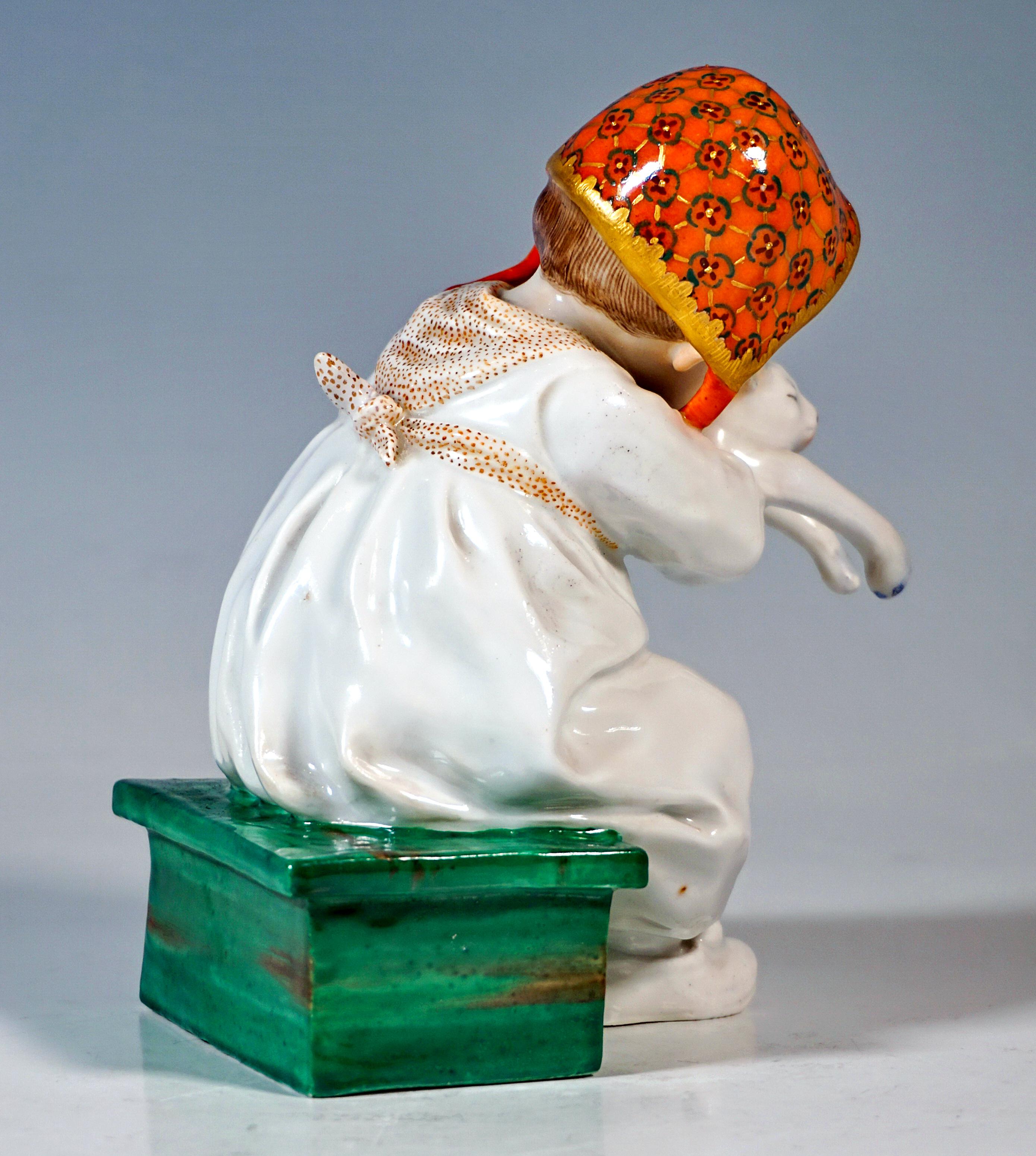 Tedesco Figurina di Meissen Art Nouveau, Hentschelkind, Ragazza che abbraccia un gatto, ca. 1905 in vendita