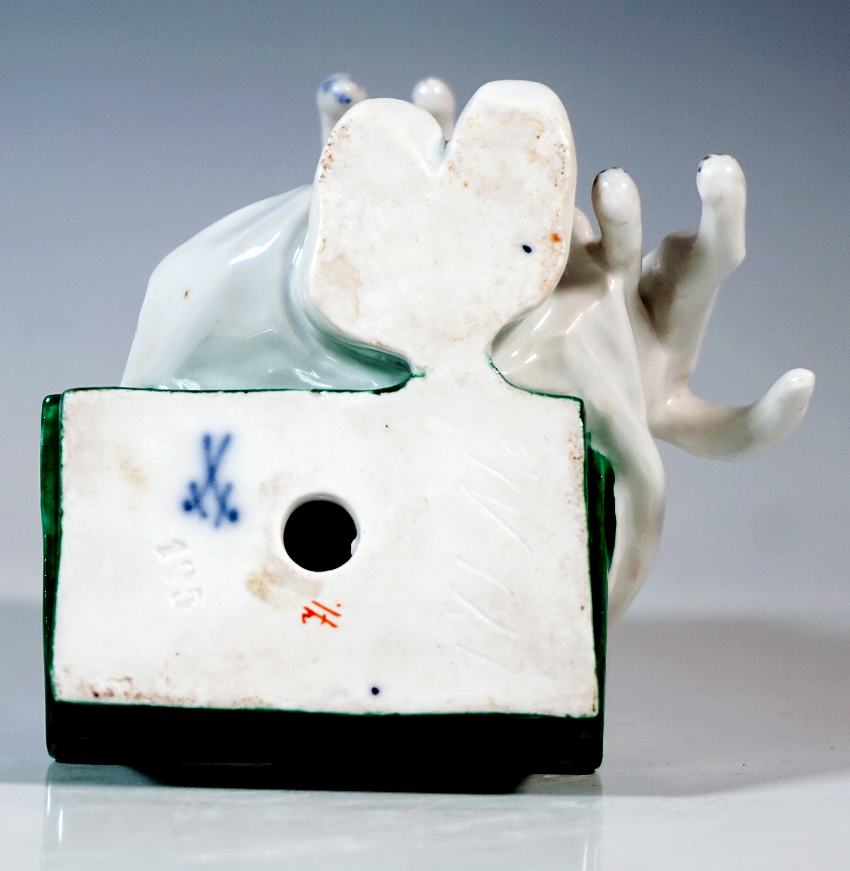 Figurina di Meissen Art Nouveau, Hentschelkind, Ragazza che abbraccia un gatto, ca. 1905 In condizioni buone in vendita a Vienna, AT