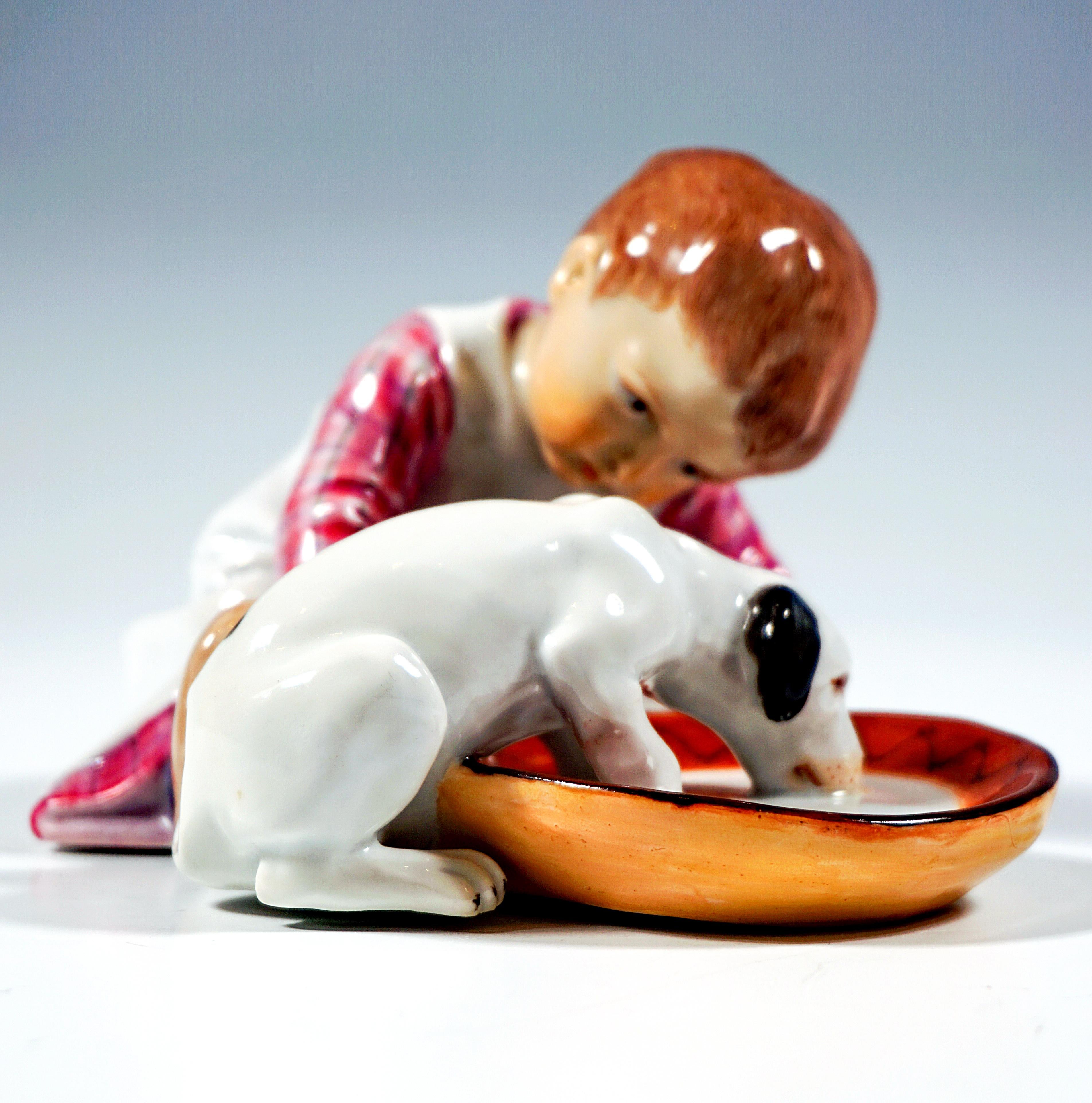 Fatto a mano Figura Art Nouveau di Meissen, Ragazzo con cane che beve, di Konrad Hentschel, 1905 ca. in vendita
