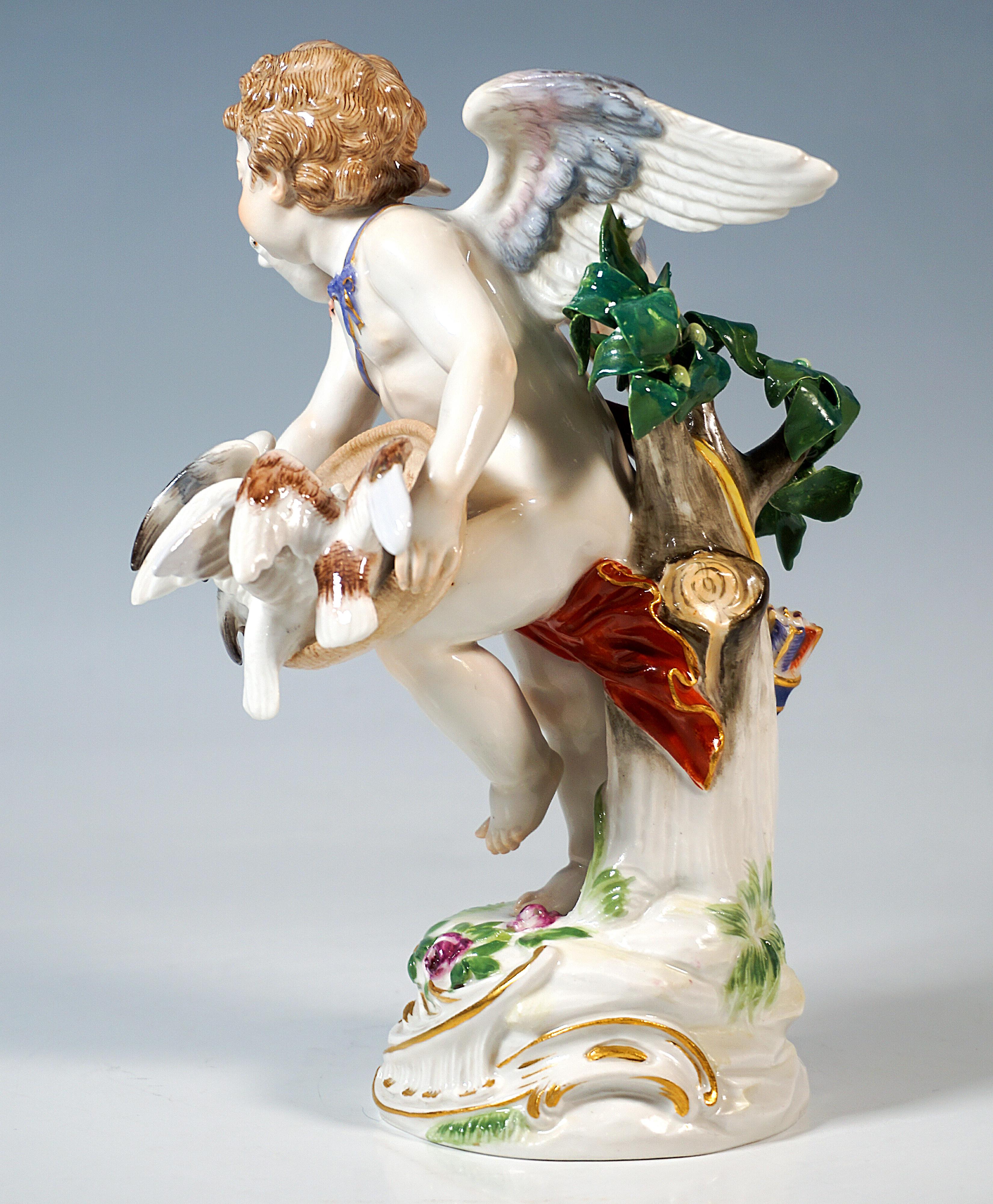 Meissen Art Nouveau Figure 'Cupid Feeding Pigeons', Paul Helmig, Germany Ca 1900 In Good Condition For Sale In Vienna, AT