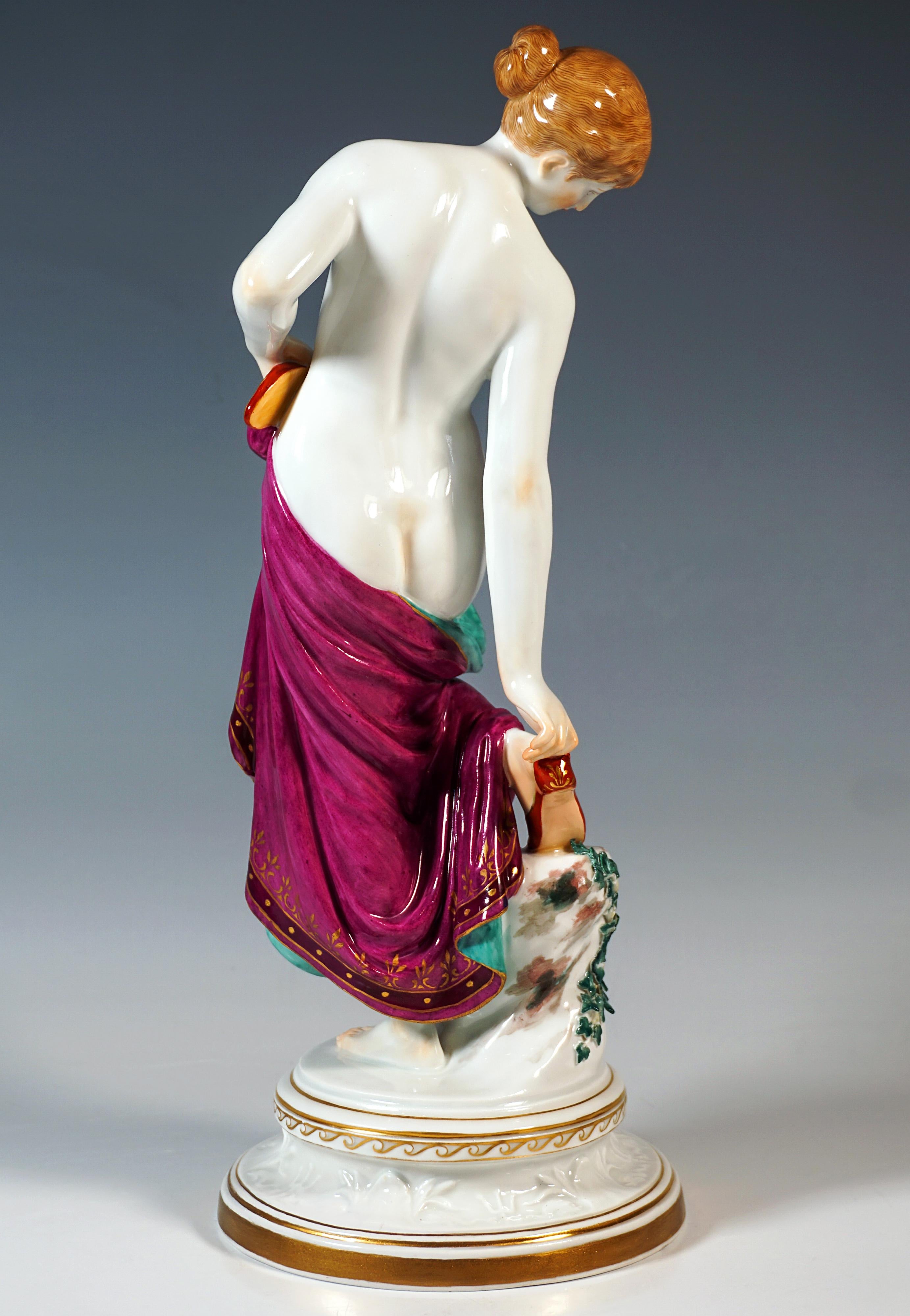 Meissen Art Nouveau Figurine, 'After The Bath', by Robert Ockelmann, ca 1890 (Art nouveau) im Angebot
