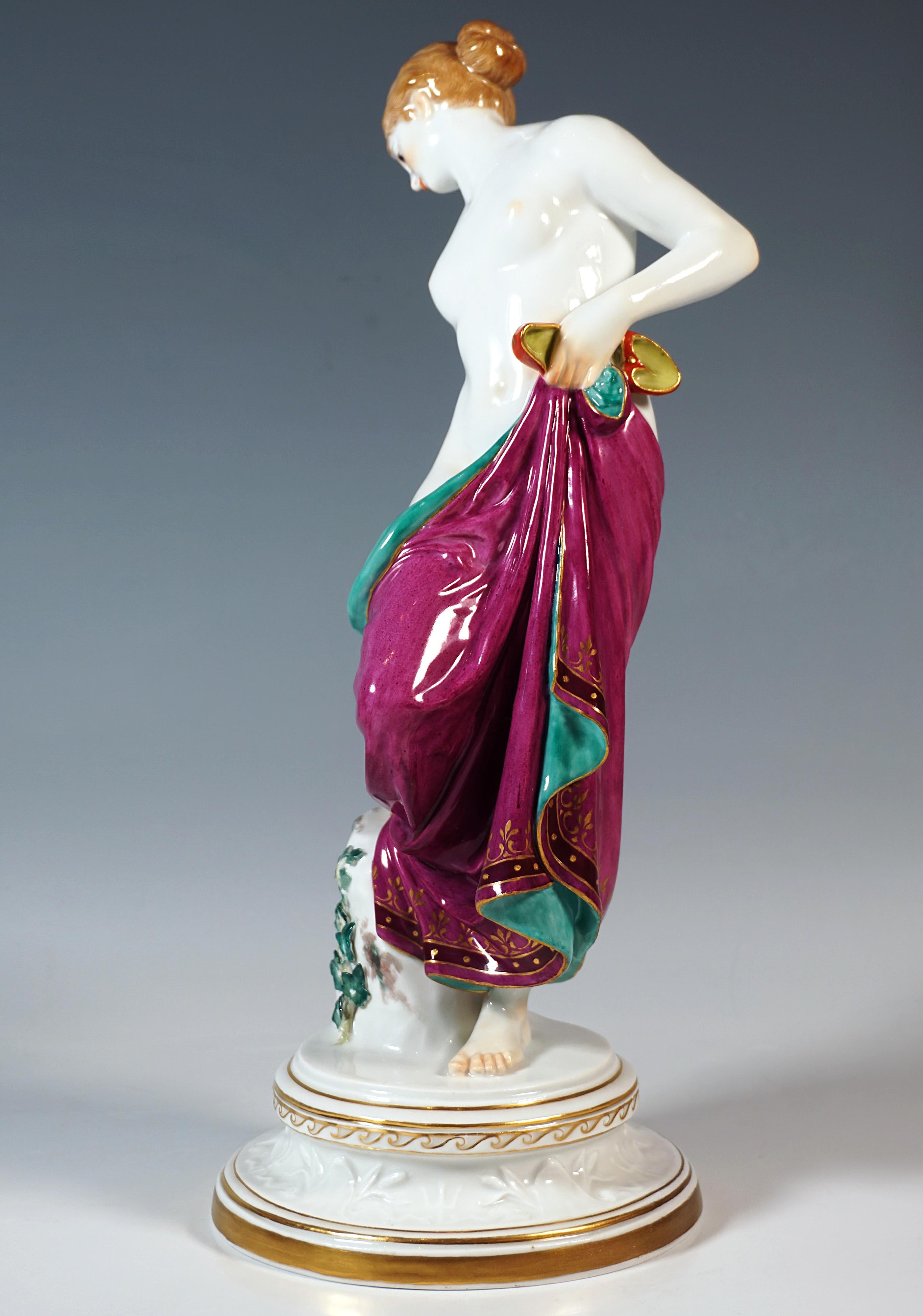 Meissen Art Nouveau Figurine, 'After The Bath', by Robert Ockelmann, ca 1890 (Deutsch) im Angebot