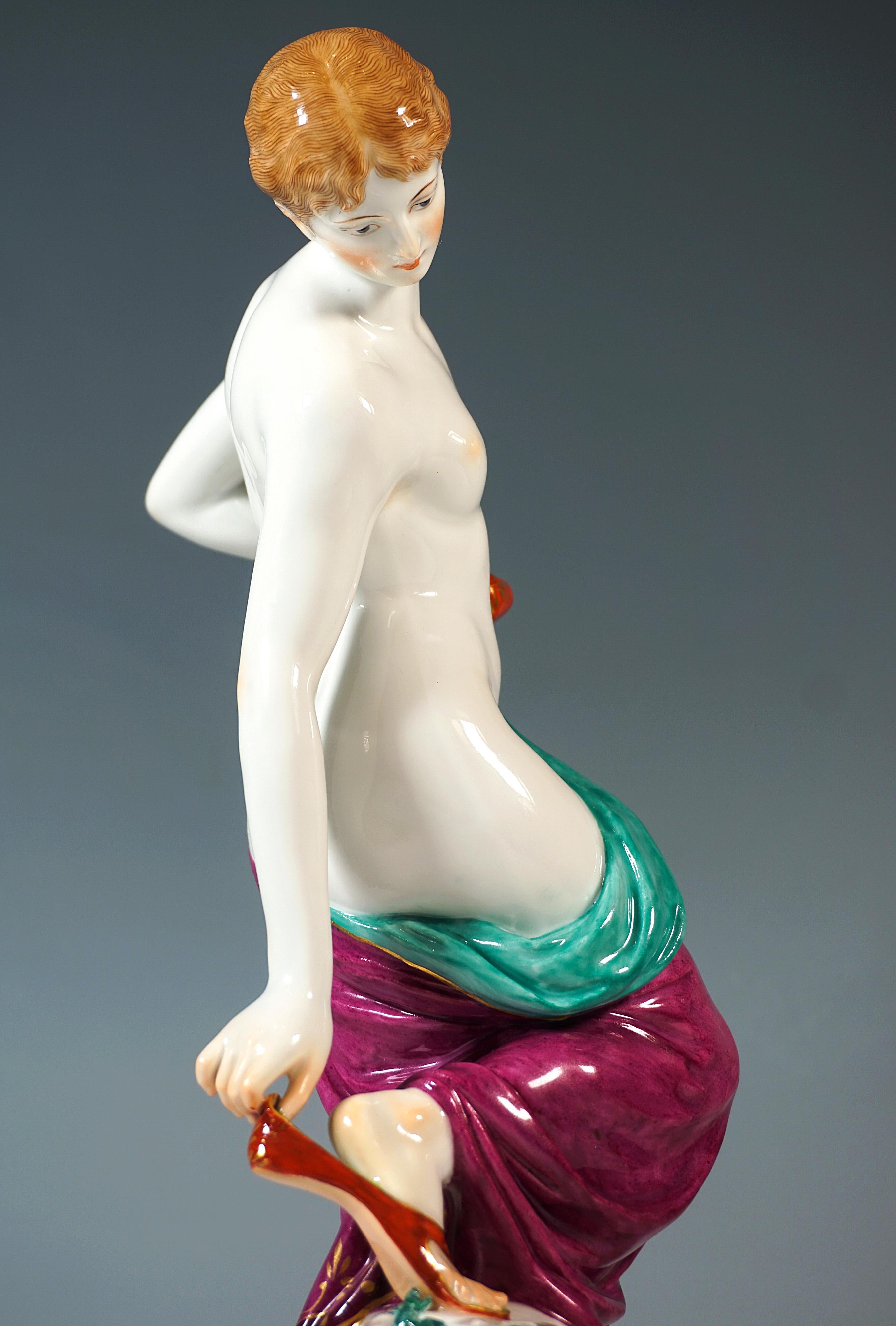 Meissen Art Nouveau Figurine, 'After The Bath', by Robert Ockelmann, ca 1890 (Handgefertigt) im Angebot