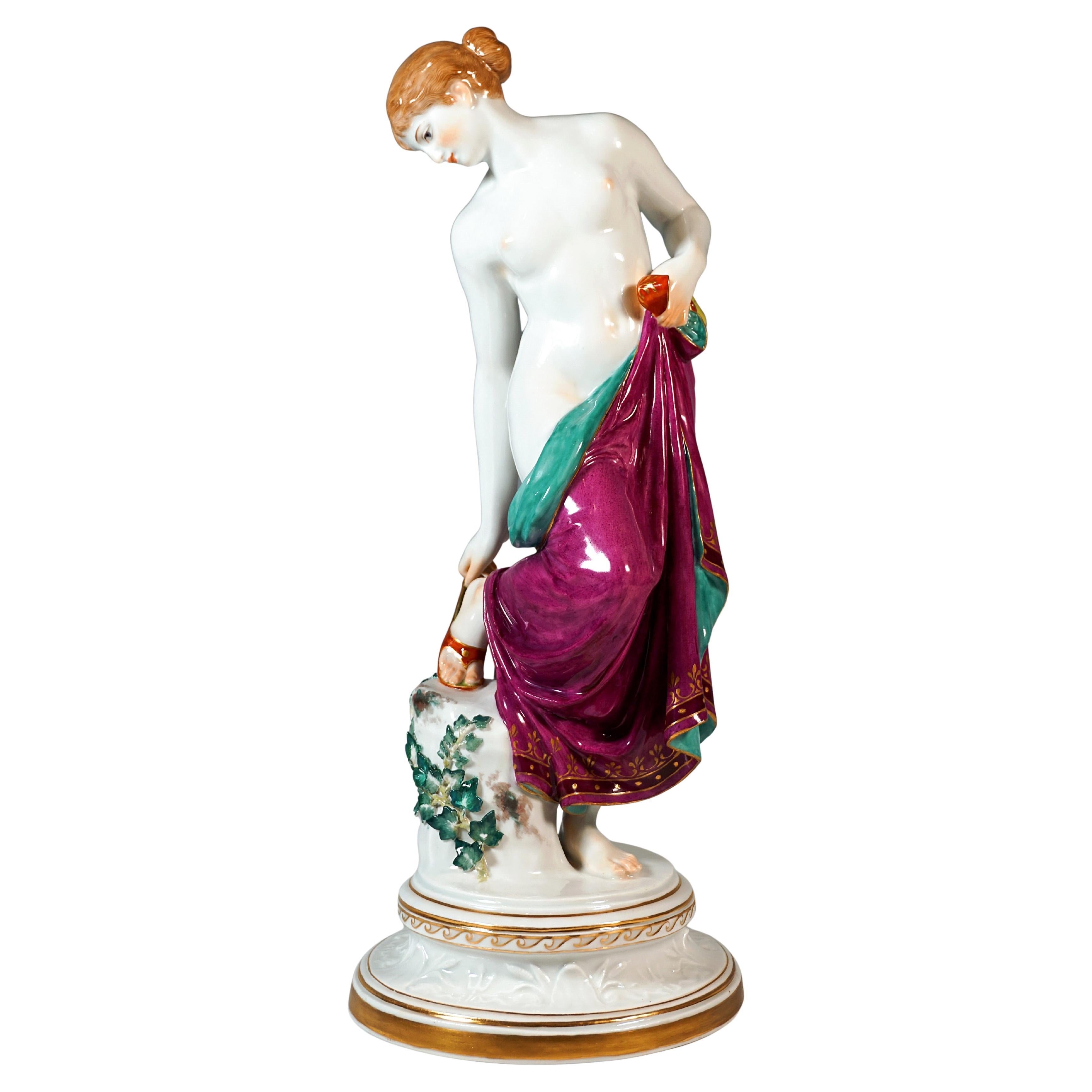 Meissen Art Nouveau Figurine, 'After The Bath', by Robert Ockelmann, ca 1890 im Angebot