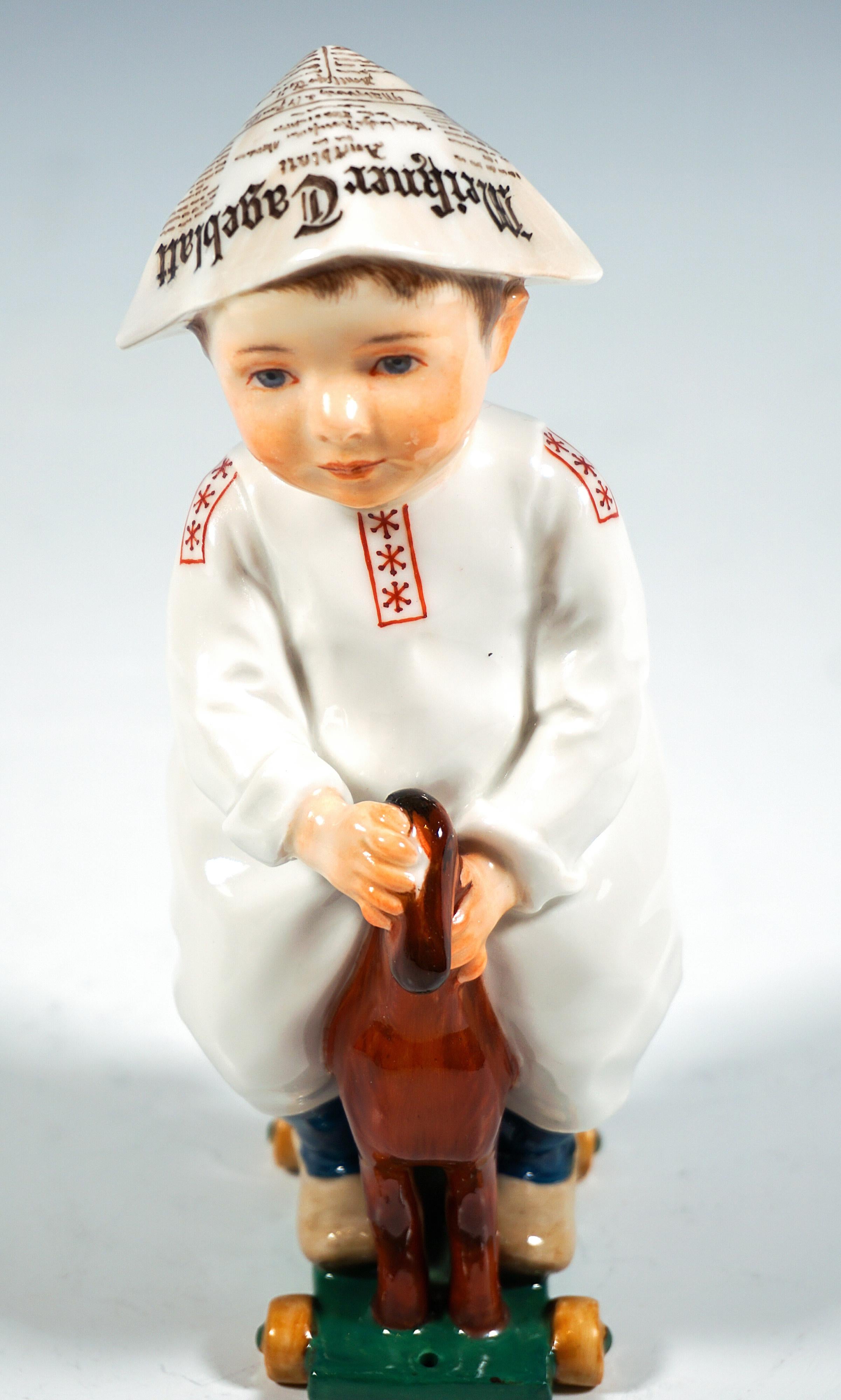 Figurilla Art Nouveau de Meissen, Niño sobre caballo de madera, por Konrad Hentschel, 1905 en Bueno estado para la venta en Vienna, AT