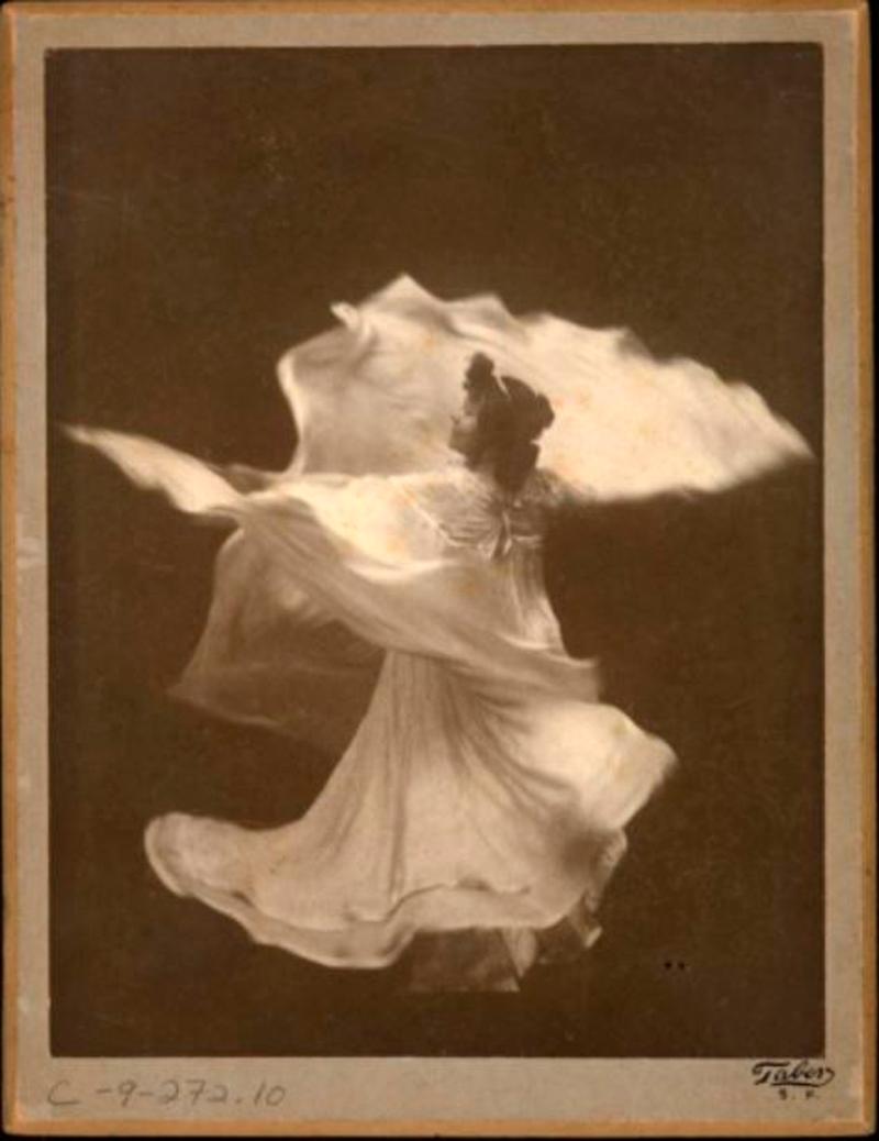 Jugendstilfigur der Tänzerin Loie Fuller aus Meissen, von Theodor Eichler, um 1911 (Frühes 20. Jahrhundert)
