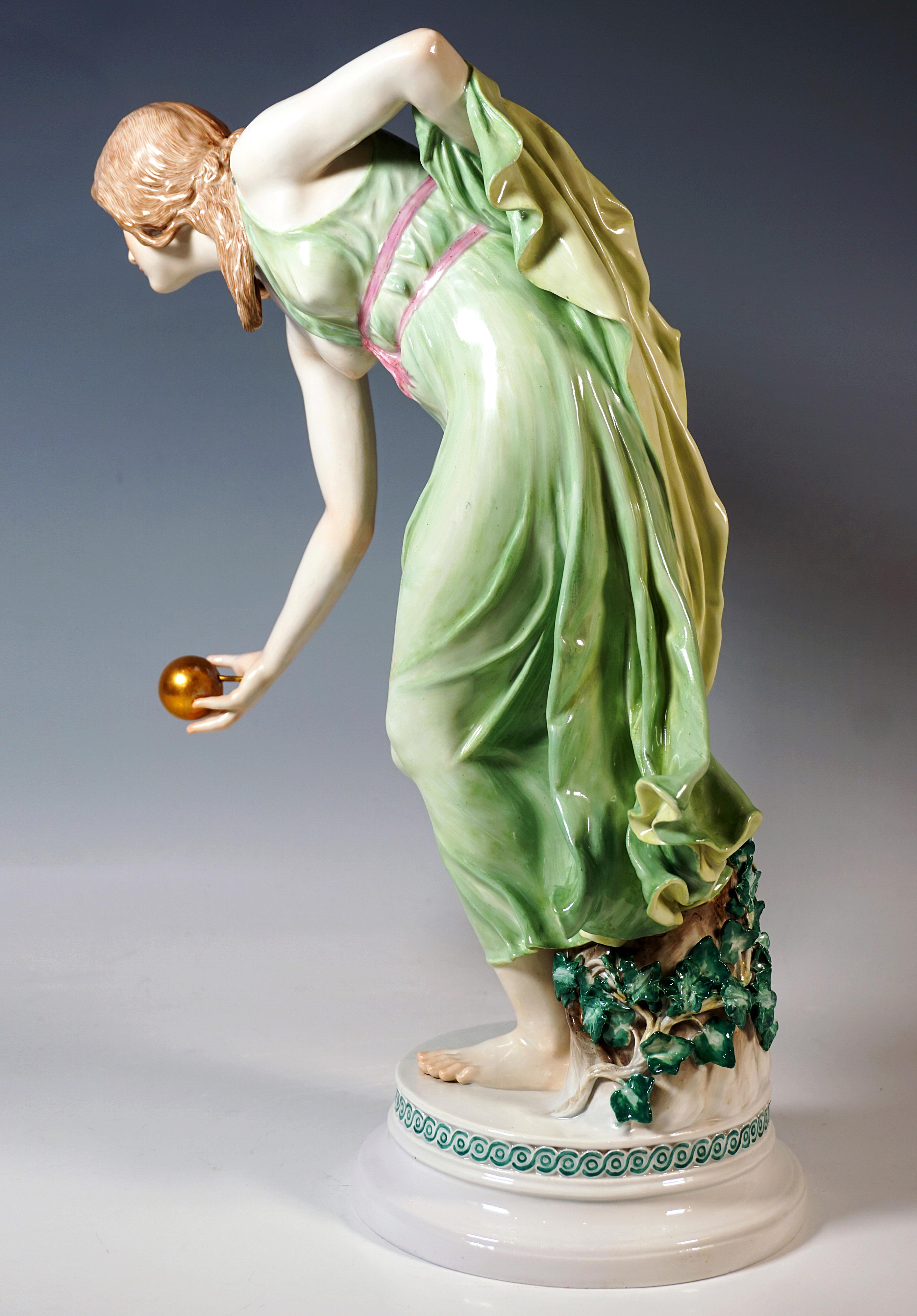 Meissen Art Nouveau Figurine, Young Lady Ball Player by Walter Schott, ca 1900 In Good Condition For Sale In Vienna, AT