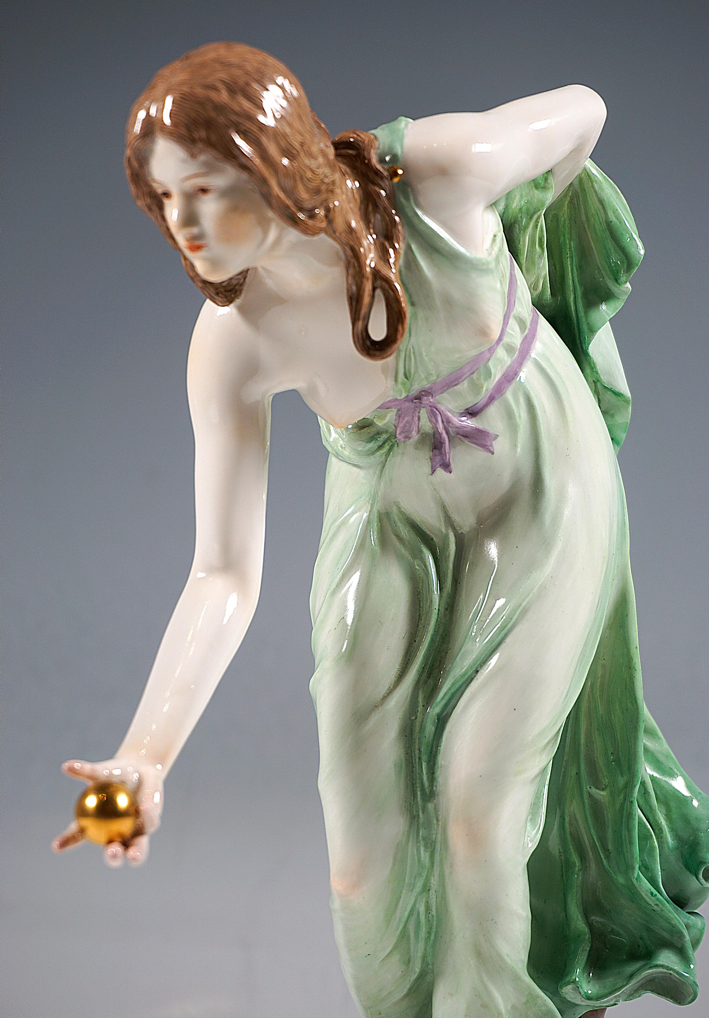 Meissen Art Nouveau Figurine, Young Lady Ball Player by Walter Schott, ca 1910 In Good Condition For Sale In Vienna, AT