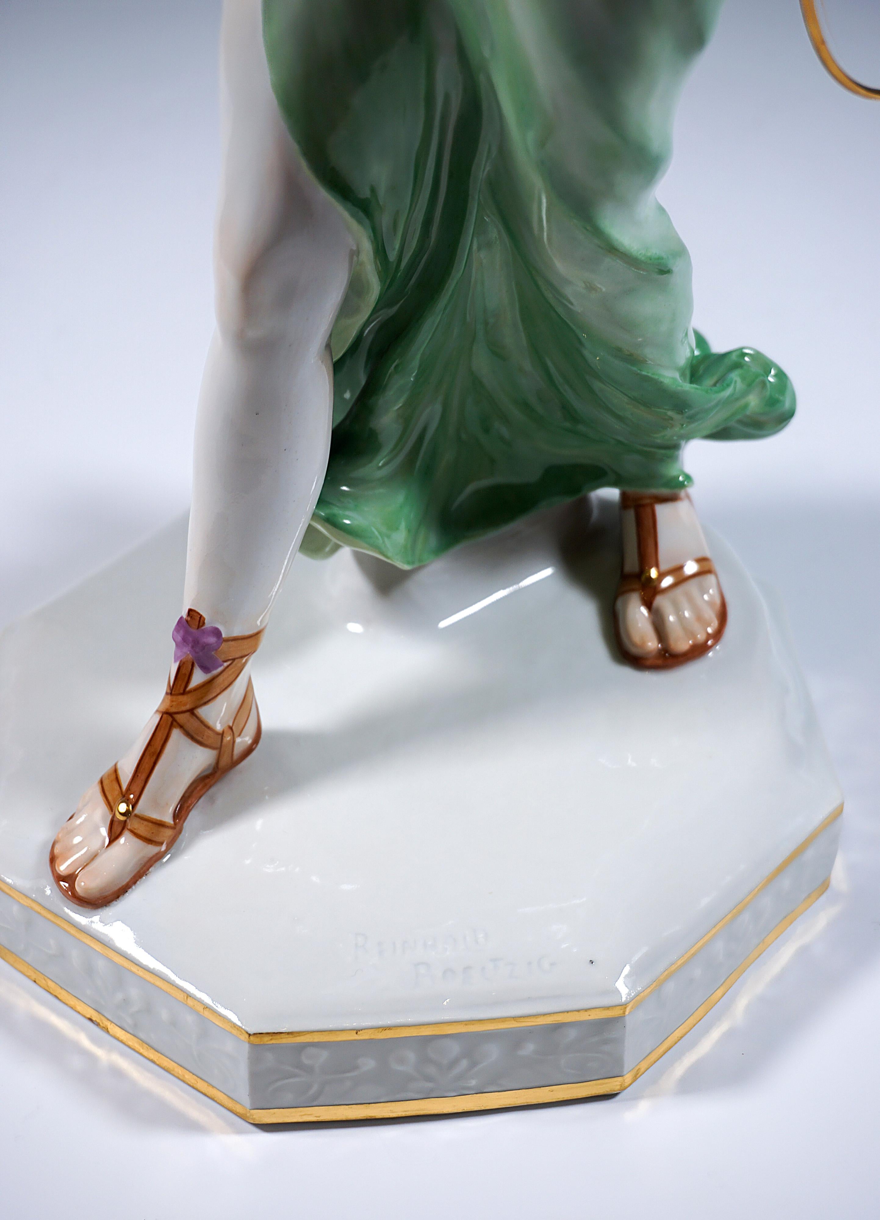 Meissen Art Nouveau Figurine Young Lady Ring Thrower, by R. Boeltzig, 1910 3