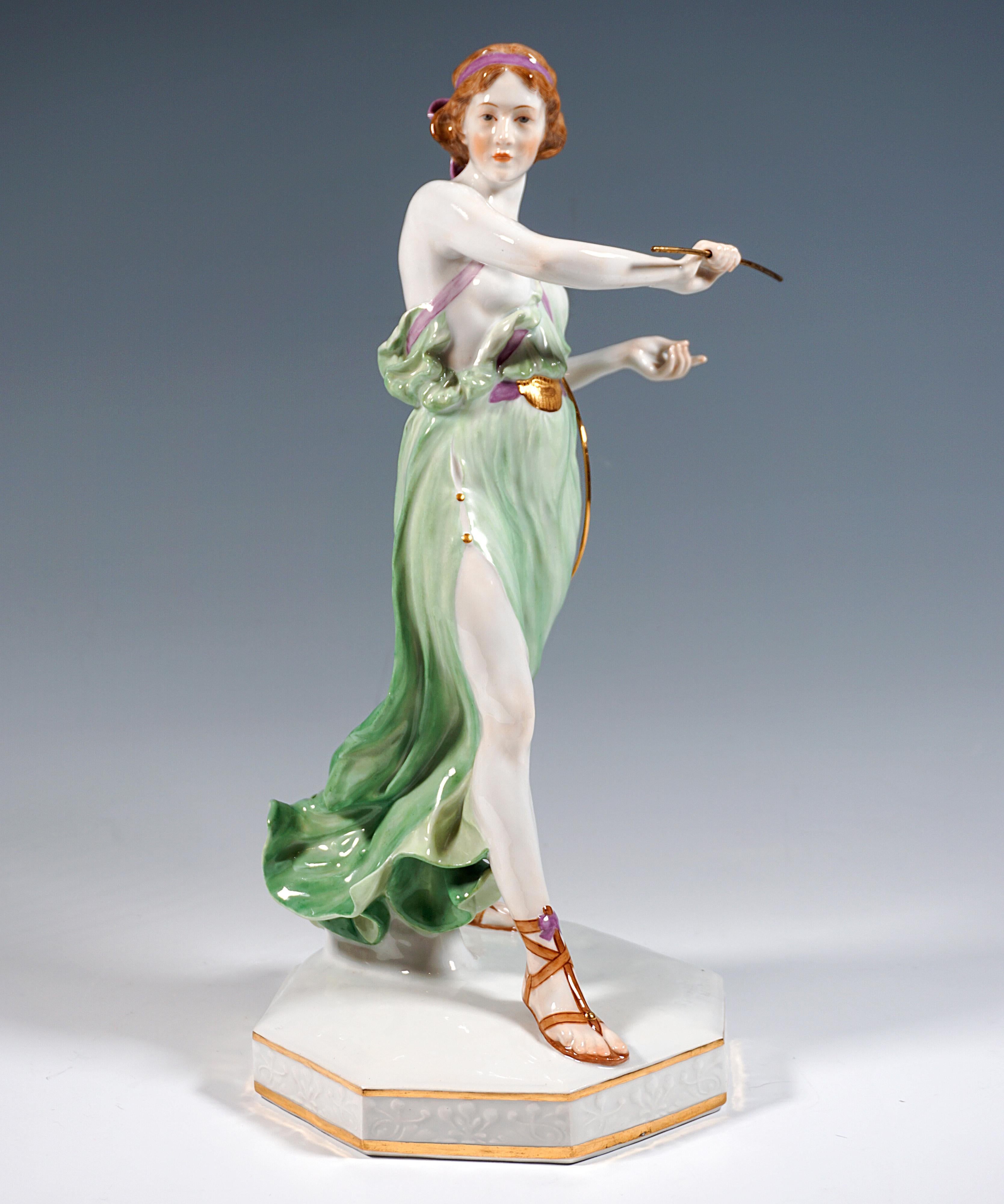 Meissen Art Nouveau Figurine Young Lady Ring Thrower, by R. Boeltzig, 1910 In Good Condition In Vienna, AT