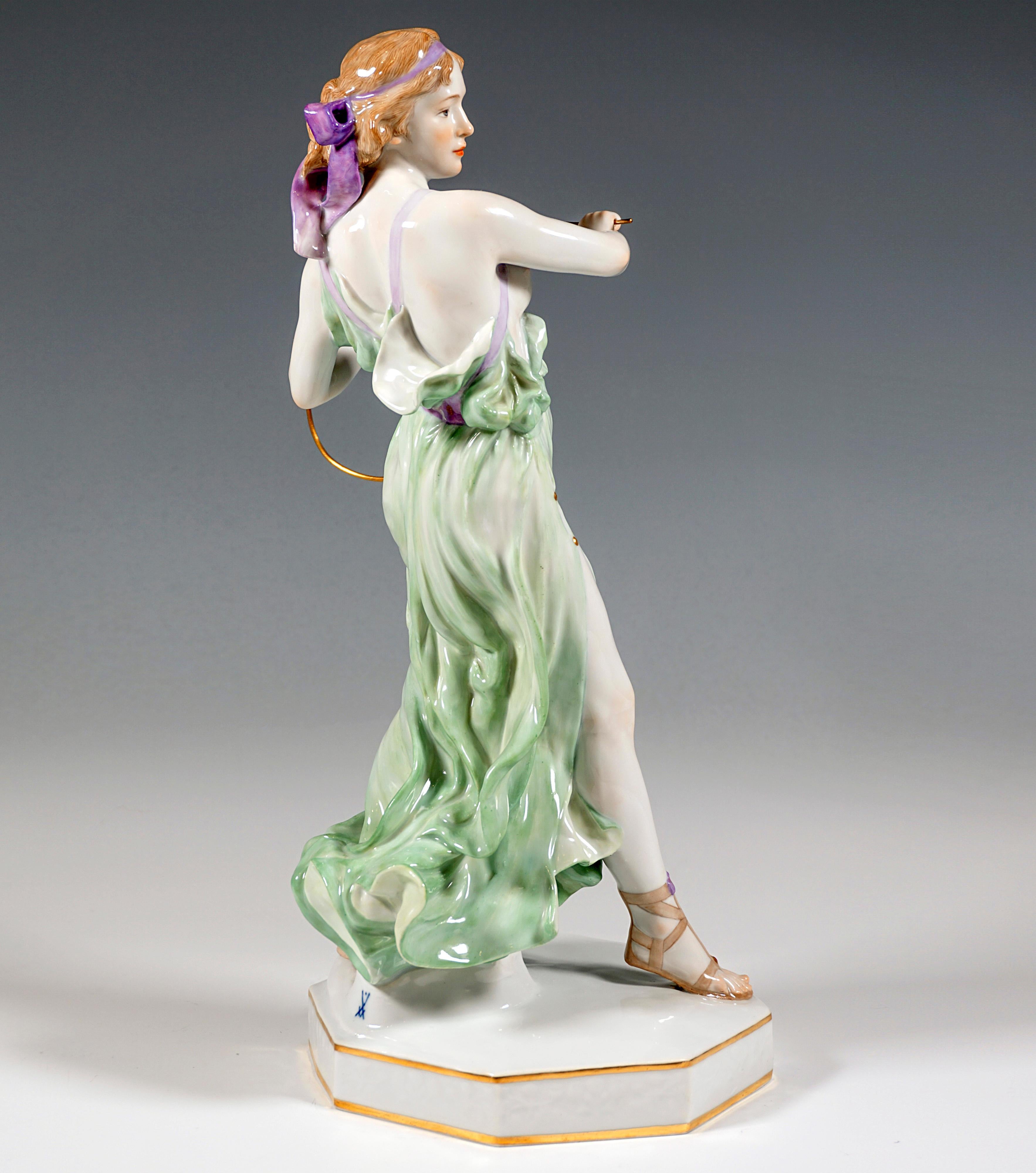 German Meissen Art Nouveau Figurine, Young Lady Ring Thrower, by R. Boeltzig, Ca 1924 For Sale