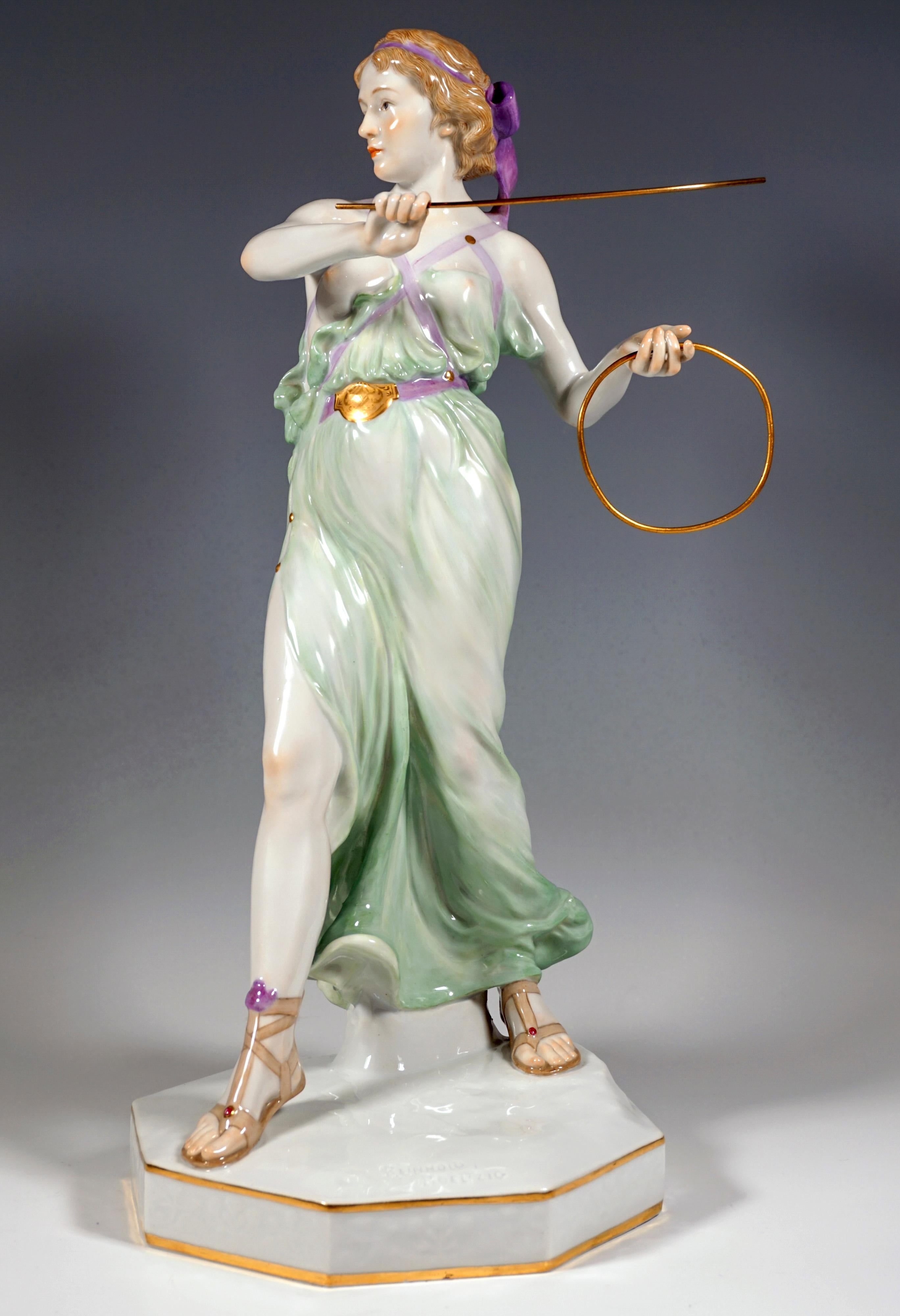 Early 20th Century Meissen Art Nouveau Figurine, Young Lady Ring Thrower, by R. Boeltzig, Ca 1924 For Sale