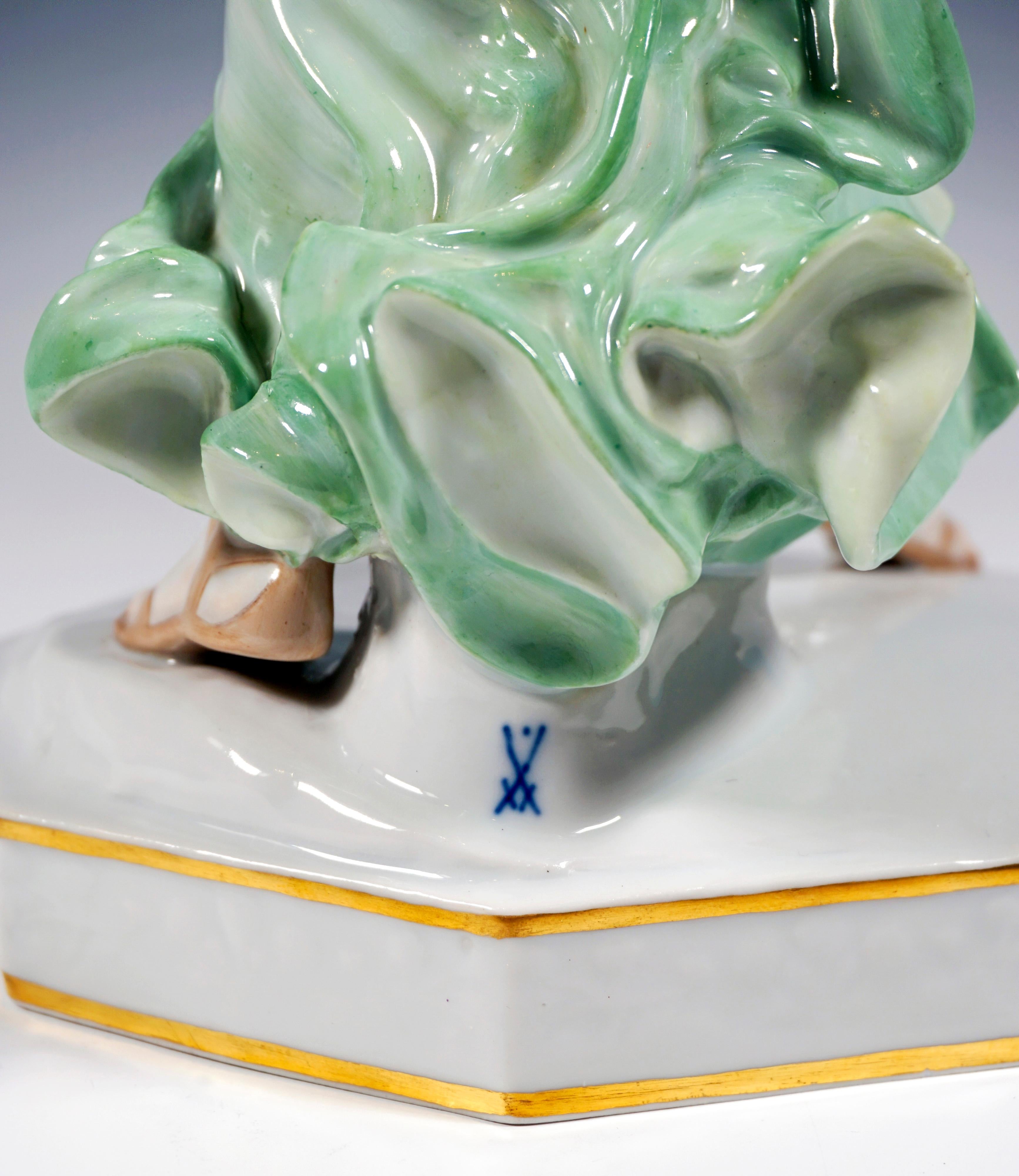 Meissen Art Nouveau Figurine, Young Lady Ring Thrower, by R. Boeltzig, Ca 1924 For Sale 1