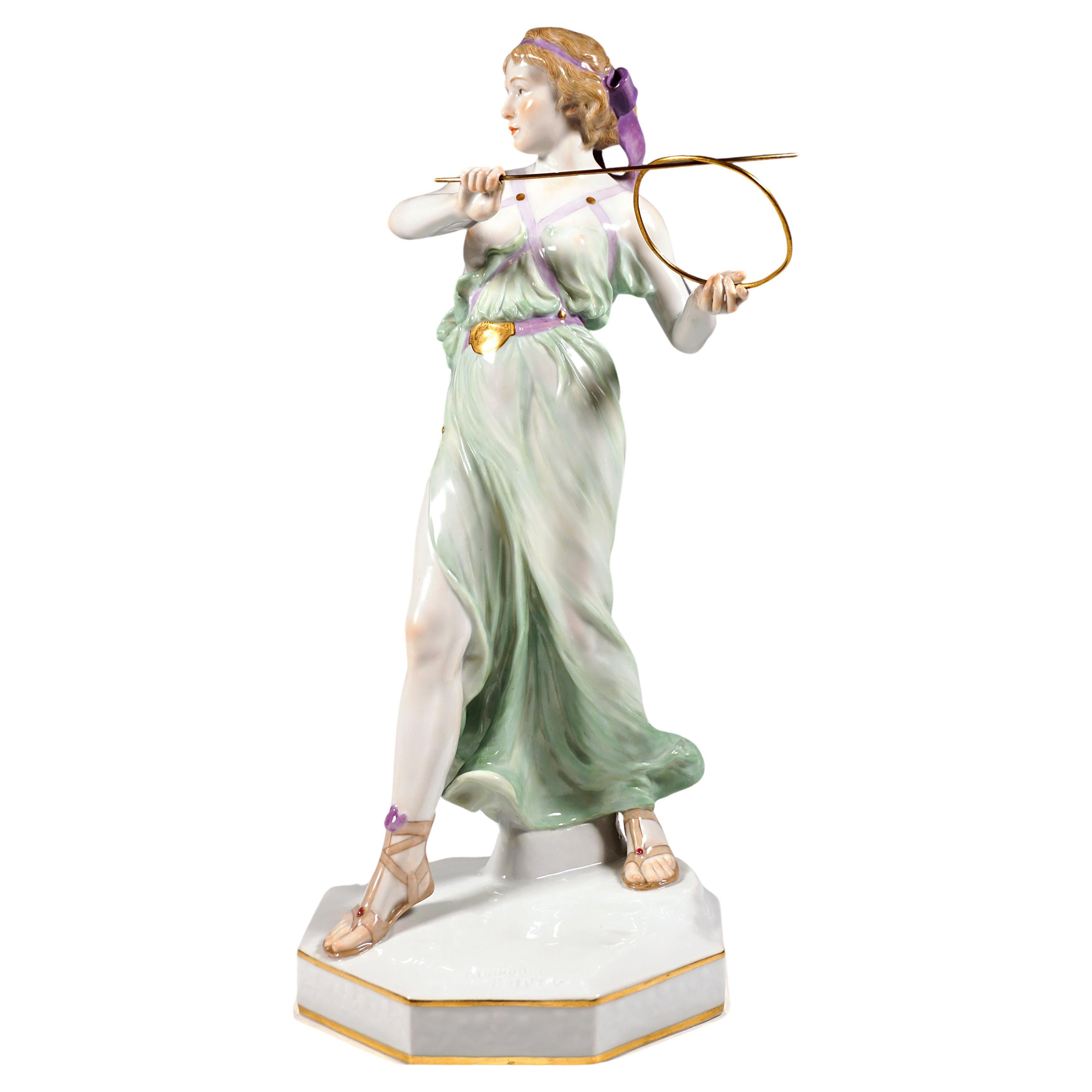 Meissen Art Nouveau Figurine, Young Lady Ring Thrower, by R. Boeltzig, Ca 1924 For Sale