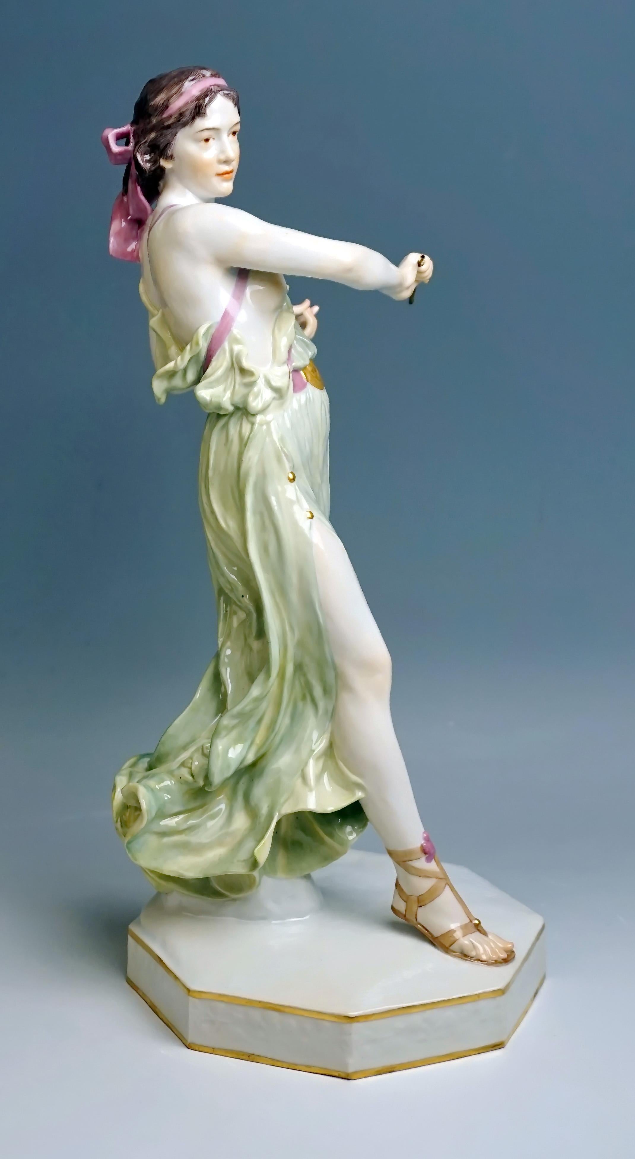 Hand-Painted Meissen Art Nouveau Figurine Young Lady Ring Thrower by Reinhold Boeltzig 1909