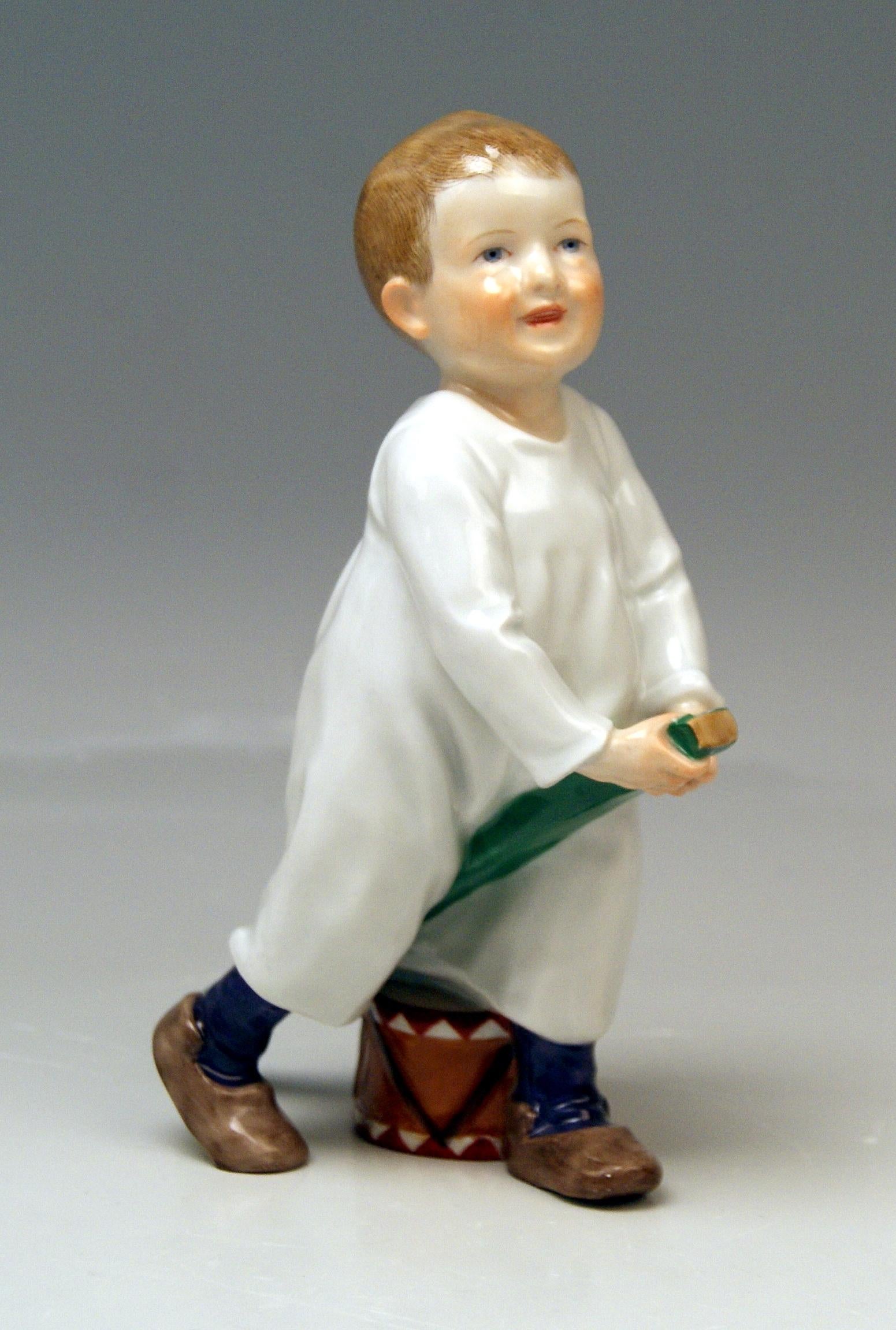 Meissen lovely Hentschel figurine: Baby boy riding on a cane
Model W 119.

Measures:
Height: 7.08 inches (= 18.0 cm)
Depth: 2.95 inches (= 7.5 cm)
Width: 4.13 inches (= 10.5 cm).

Manufactory: Meissen
Hallmarked: Blue Meissen Sword Mark