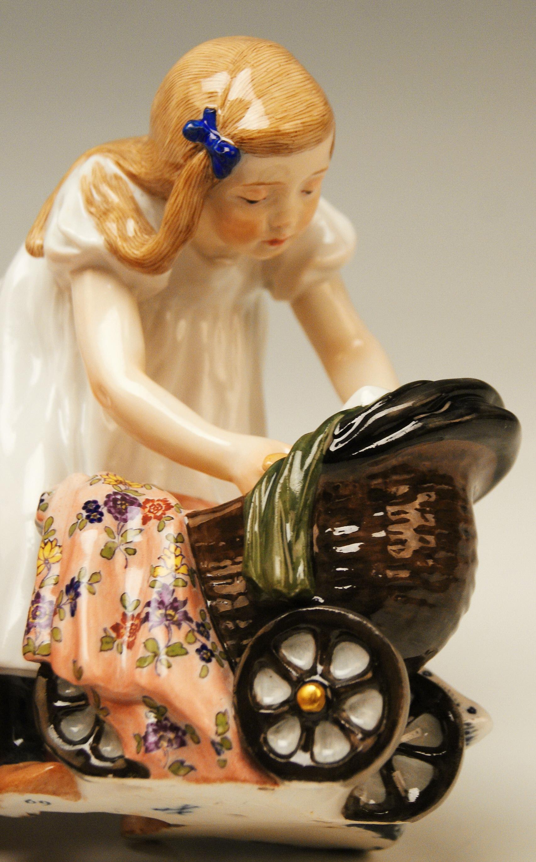 Meissen Art Nouveau Hentschel Girl with Doll Carriage Model W 124 ca 1905 In Excellent Condition In Vienna, AT