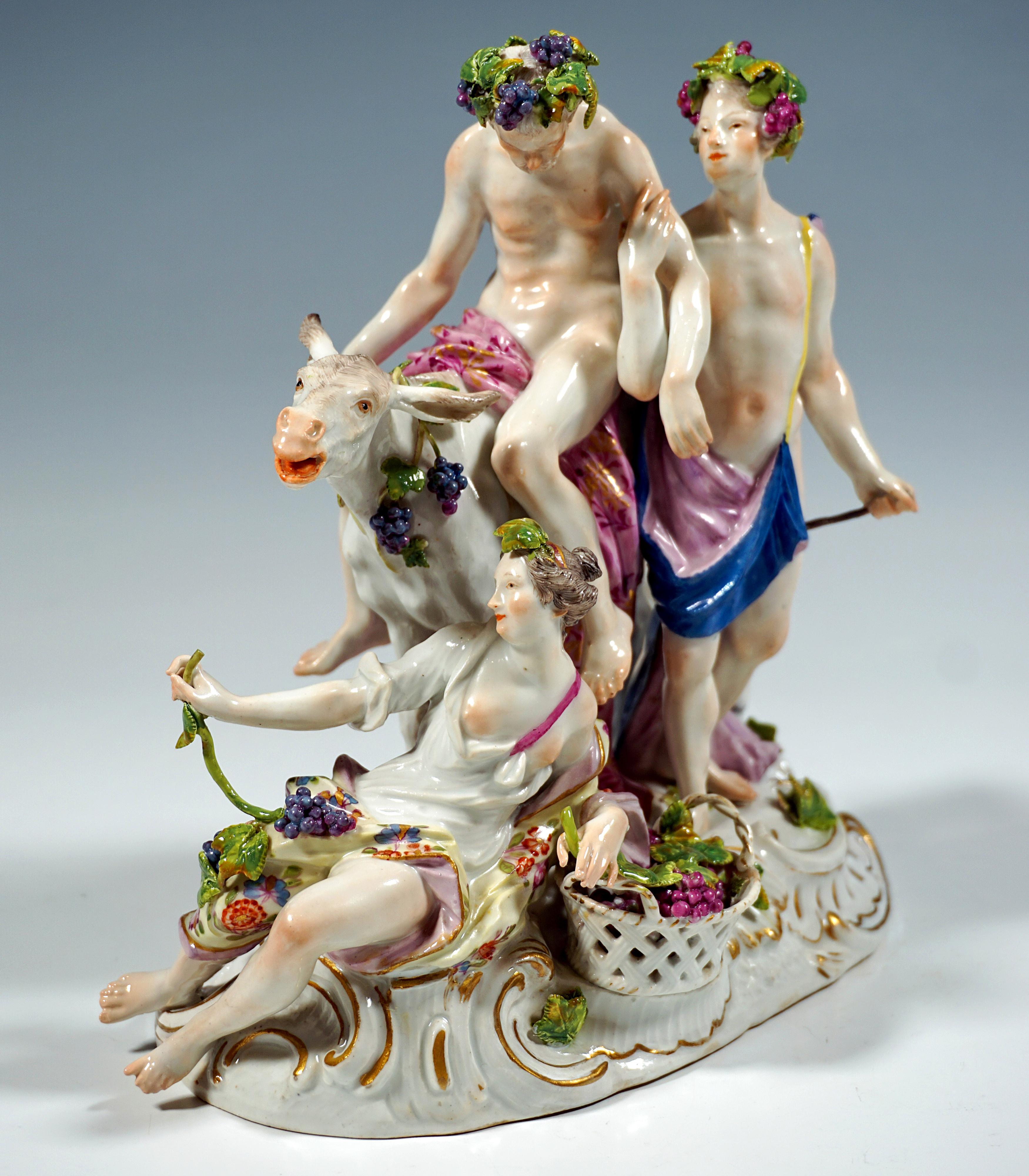 Gruppo rococò originale di Meissen del XVIII secolo.
Sileno visibilmente ubriaco, coronato da una corona di vite, seduto su un asino e sorretto da una giovane baccante che gli cammina accanto, in modo che non possa cadere, davanti all'asino che si