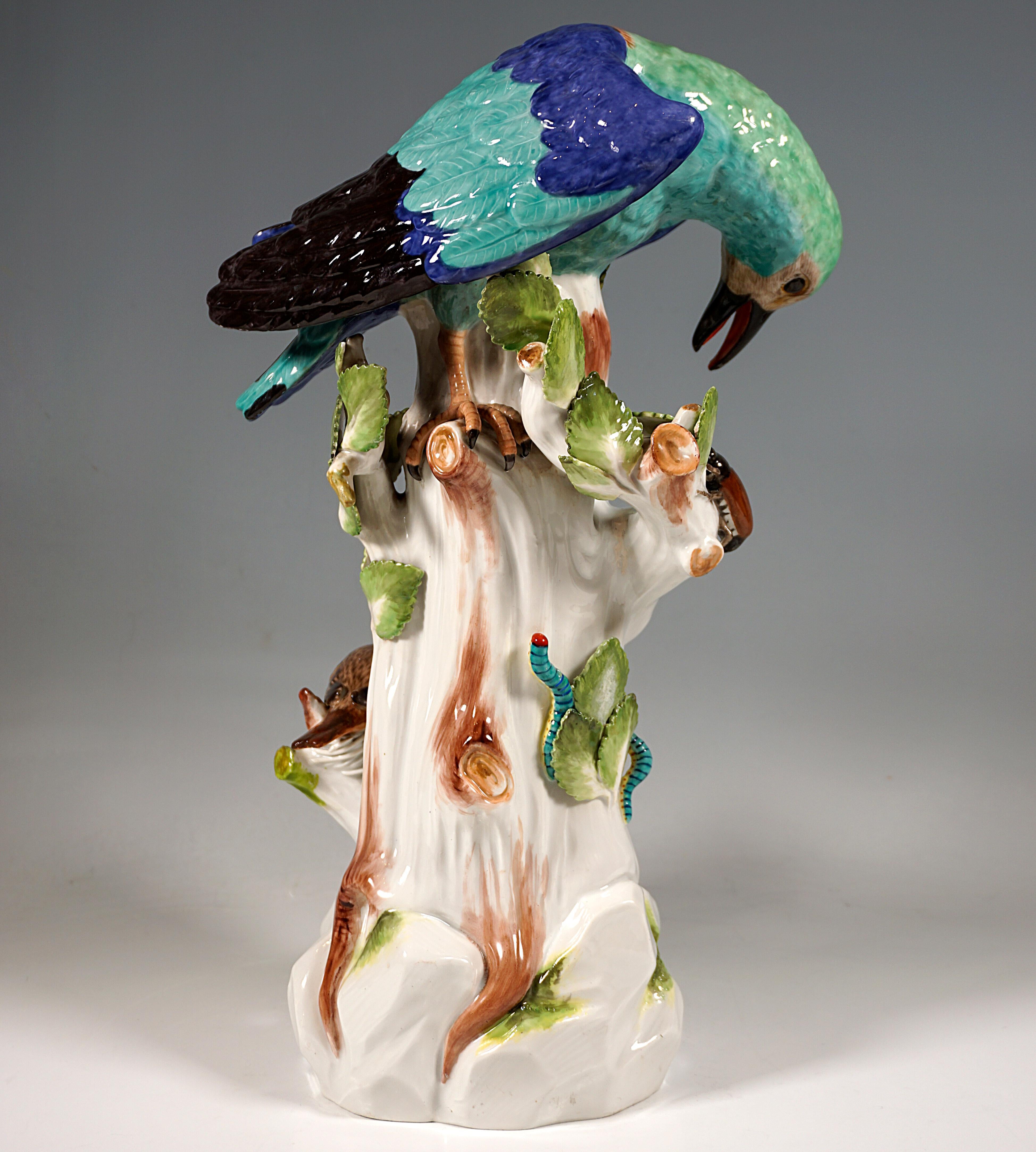 Hand-Crafted Meissen Bird Figure, European Roller On A Trunk, by J.J. Kaendler, Germany, 20th For Sale