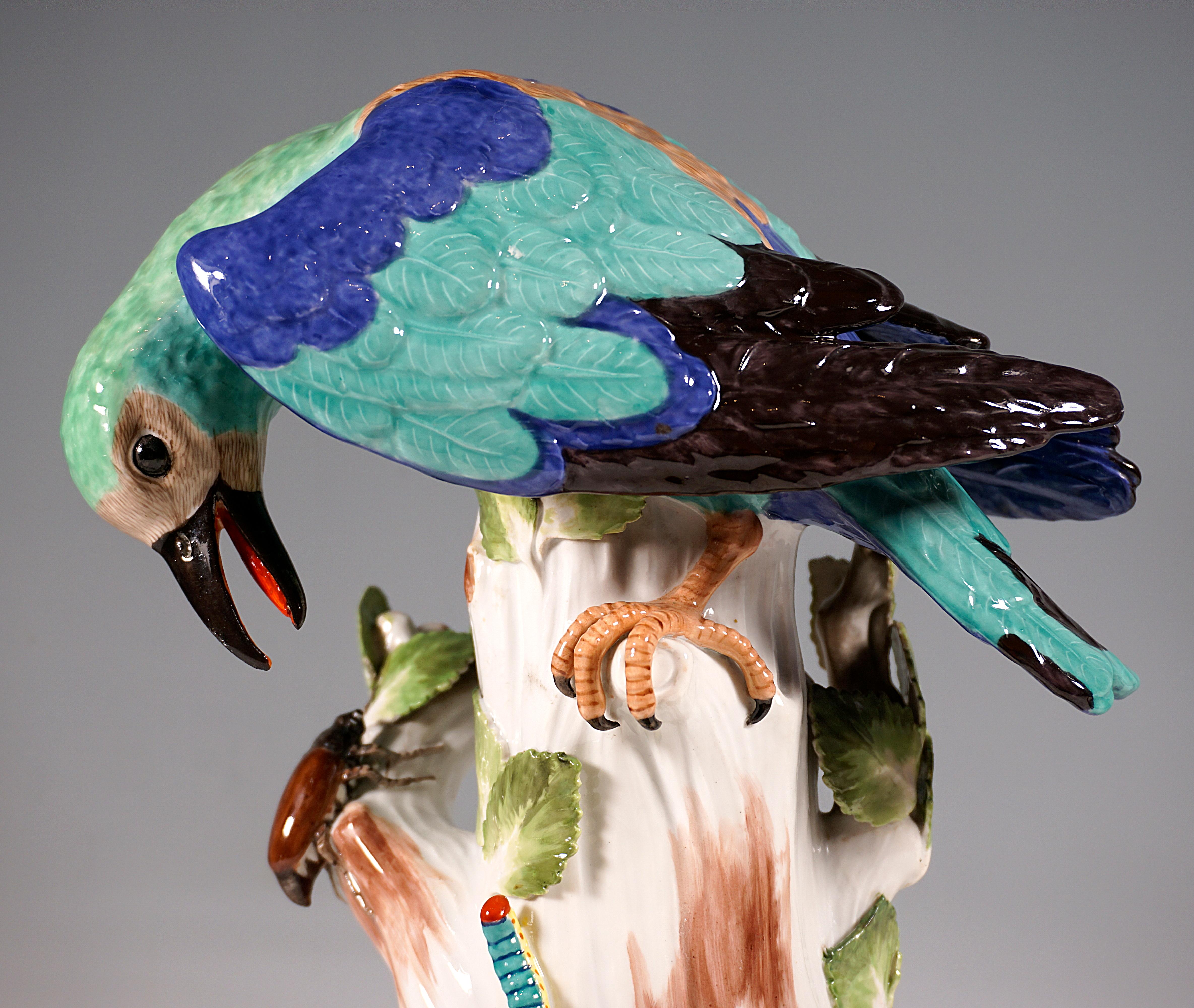 Meissen Bird Figure, European Roller On A Trunk, by J.J. Kaendler, Germany, 20th In Good Condition For Sale In Vienna, AT