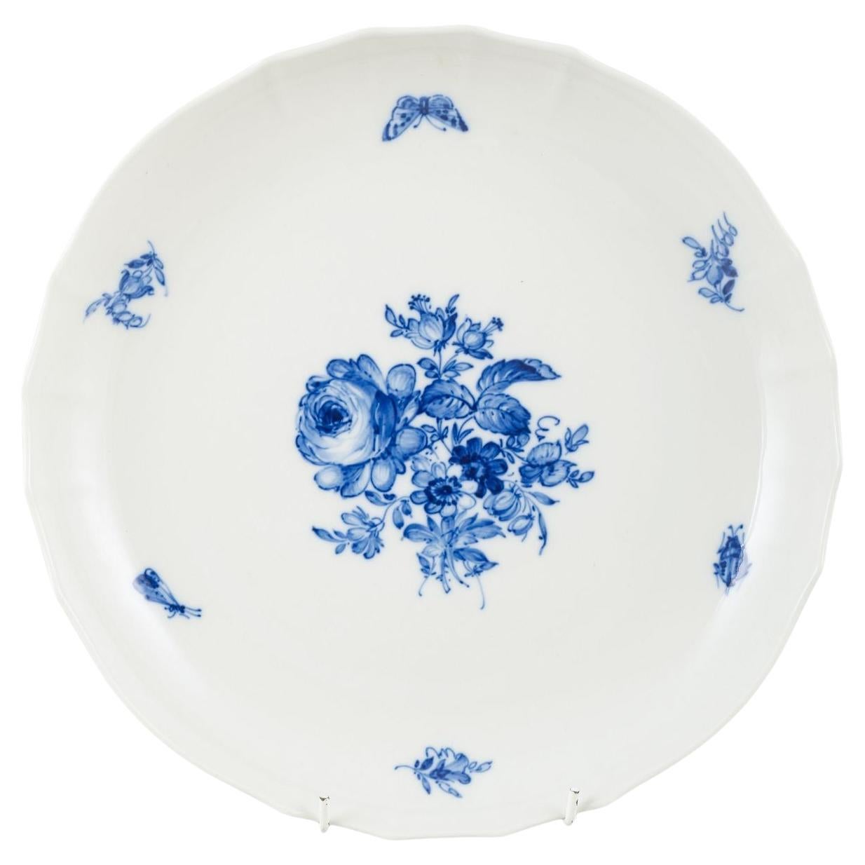 Meissen. Assiette en porcelaine "Blaue Blume" avec motif floral. Ca. 1900-1924 en vente