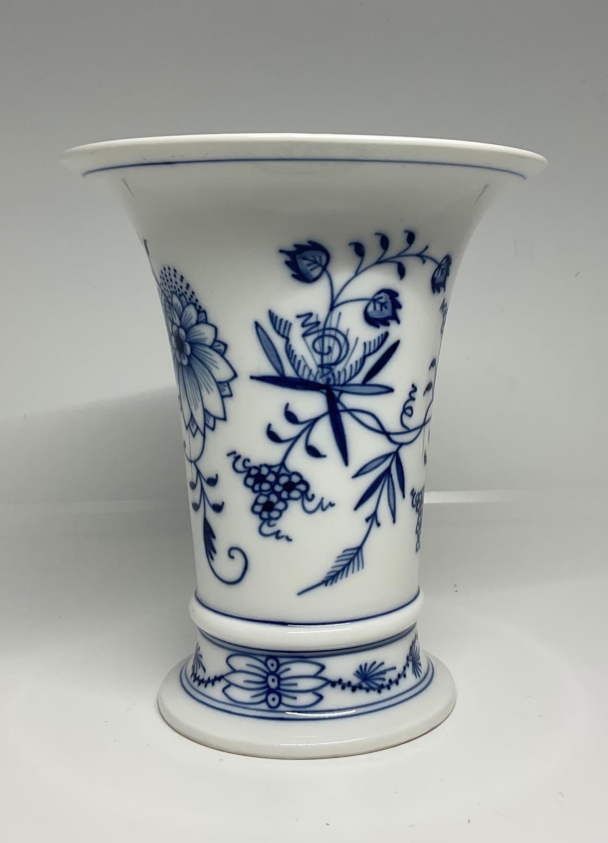 Meissen Blue and White Chinoiserie Porcelain Trumpet Vase 3