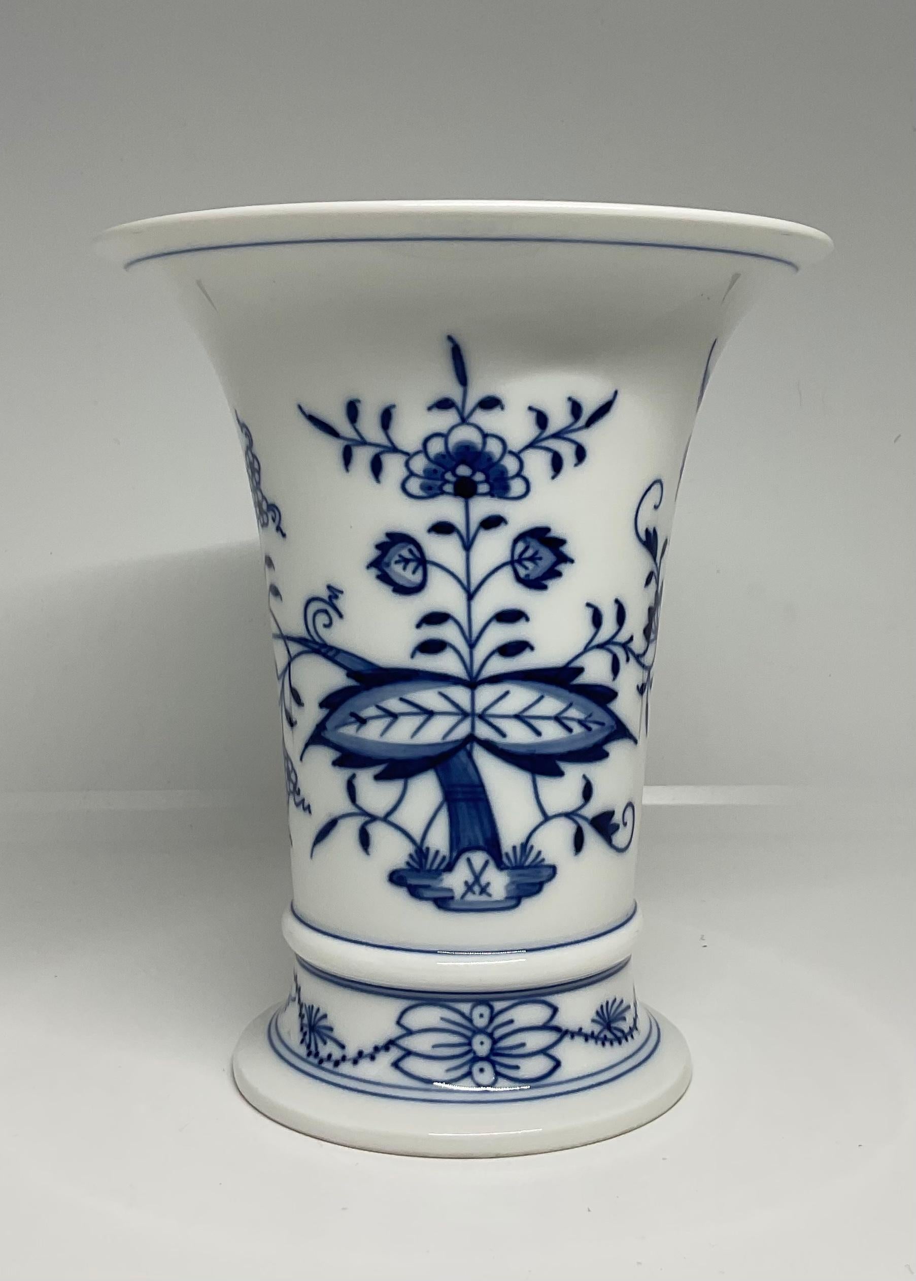 Meissen Blue and White Chinoiserie Porcelain Trumpet Vase 1