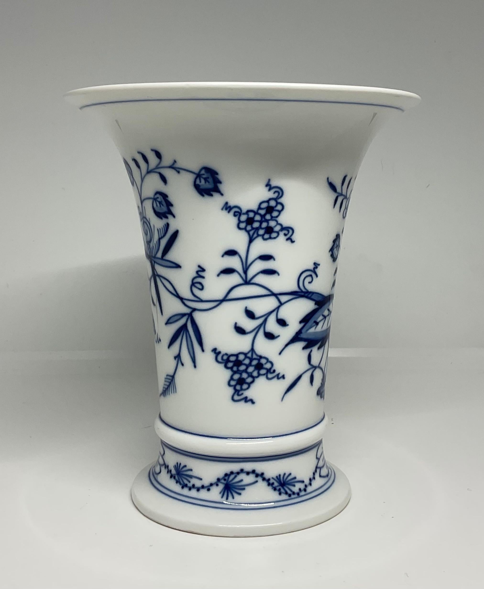 Meissen Blue and White Chinoiserie Porcelain Trumpet Vase 2