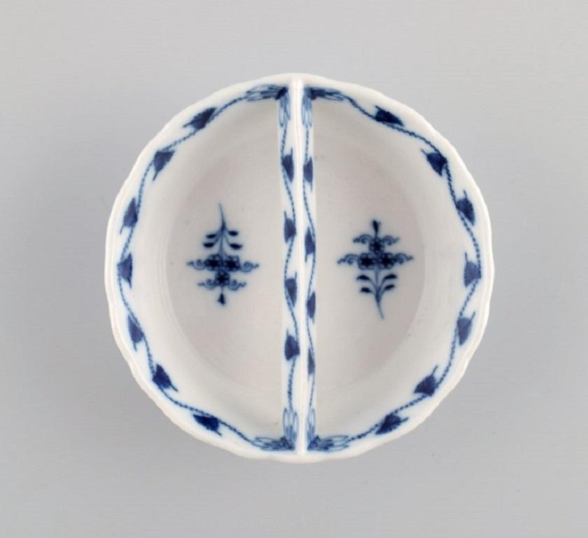 Meissener blauer Zwiebel-Aschenbecher aus handbemaltem Porzellan. Ca. 1900.
Maße: 11 x 3,5 cm.
In ausgezeichnetem Zustand.
Gestempelt.
1. Fabrikqualität.