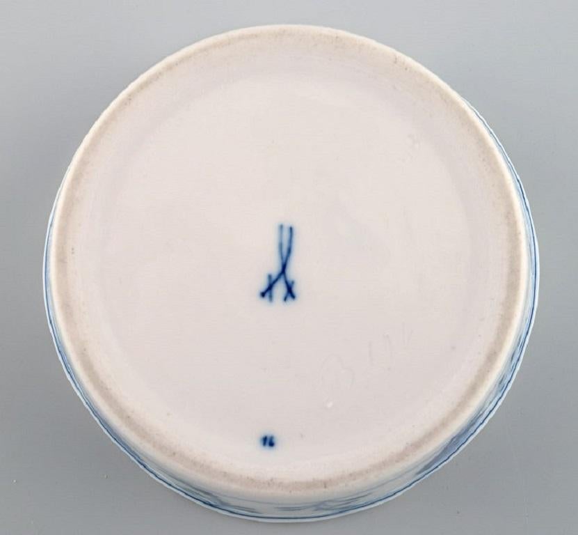Meissener Aschenbecher mit blauer Zwiebel aus handbemaltem Porzellan, ca. 1900 (Frühes 20. Jahrhundert) im Angebot