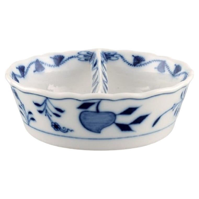 Meissen Blue Onion Ashtray in Hand-Painted Porcelain, Approx. 1900