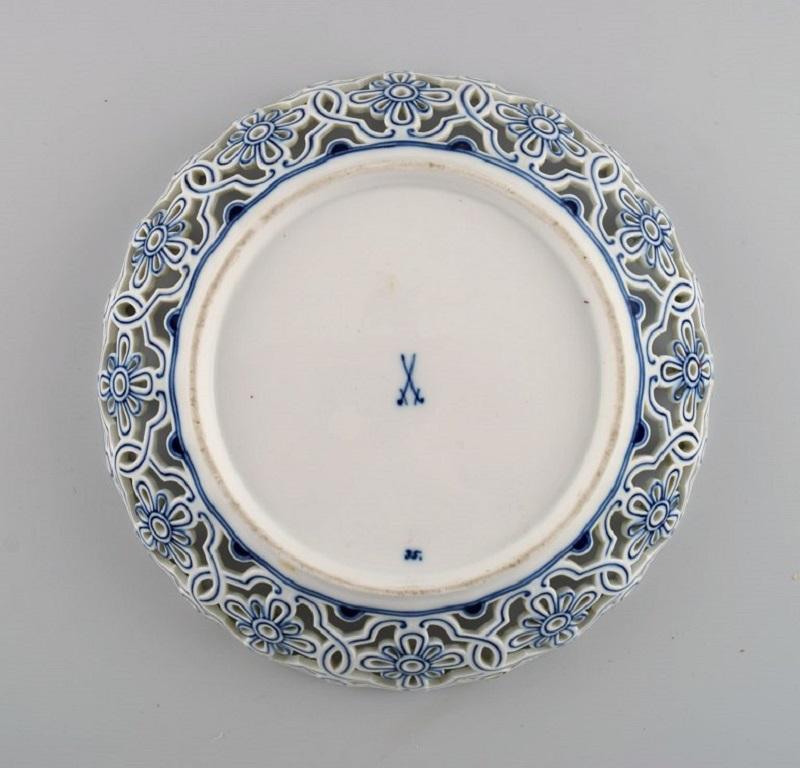 Meissen Blue Onion Bowl in Hand-Painted Openwork Porcelain, Approx. 1900 In Good Condition In Copenhagen, DK