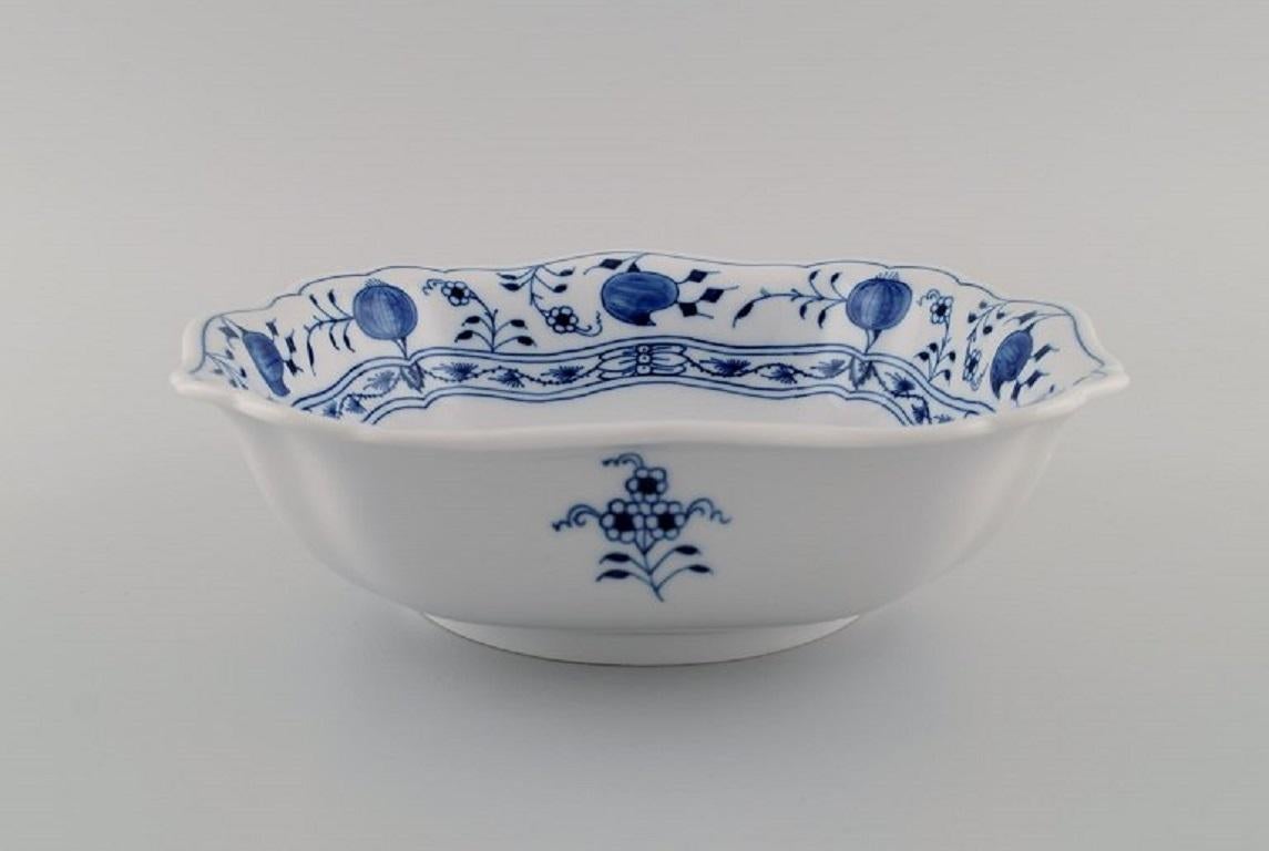 Meissen Blue Onion bowl in hand-painted porcelain. Early 20th century.
Measures: 22 x 22 x 7 cm.
In excellent condition.
Stamped.
1st factory quality.