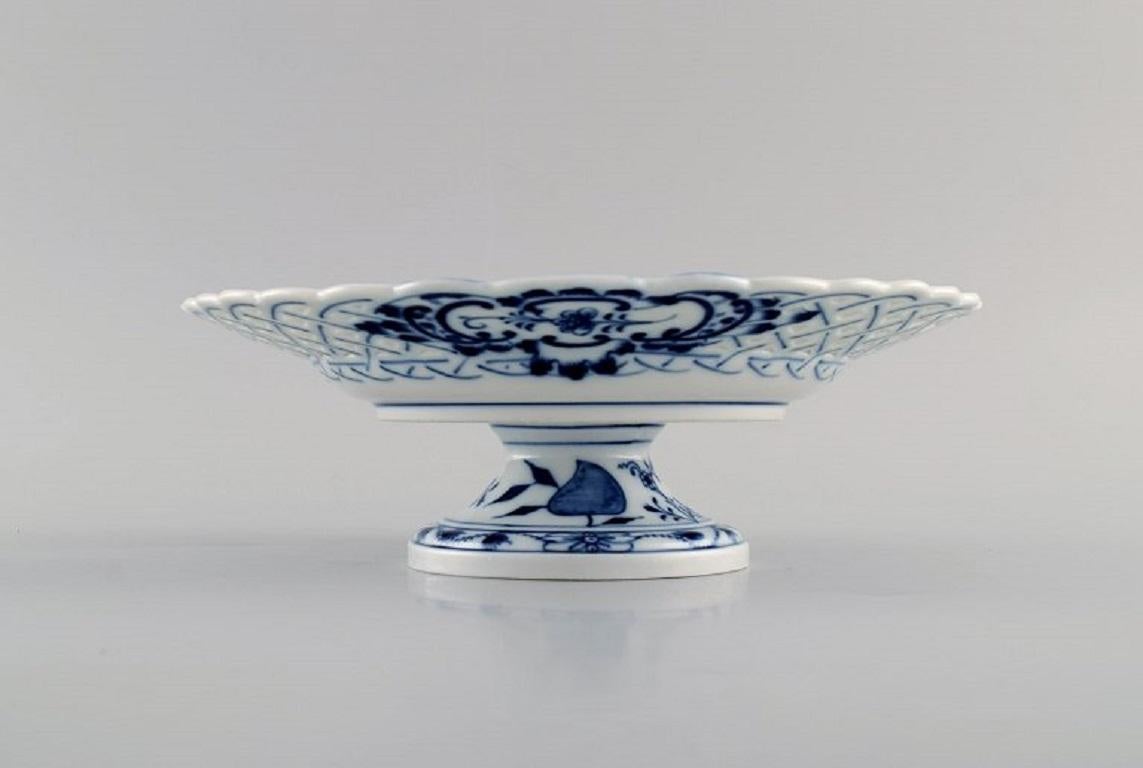 German Meissen Blue Onion Compote in Openwork Porcelain, Early 20th Century For Sale
