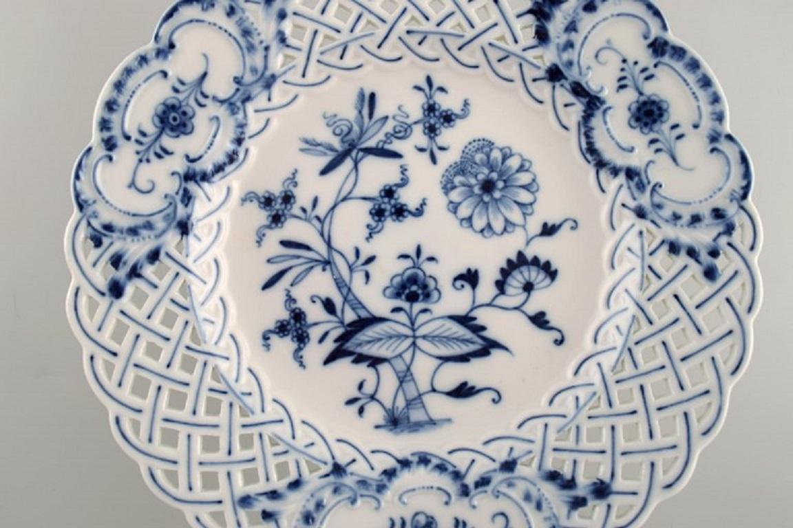 Hand-Painted Meissen Blue Onion Compote in Openwork Porcelain, Early 20th Century For Sale