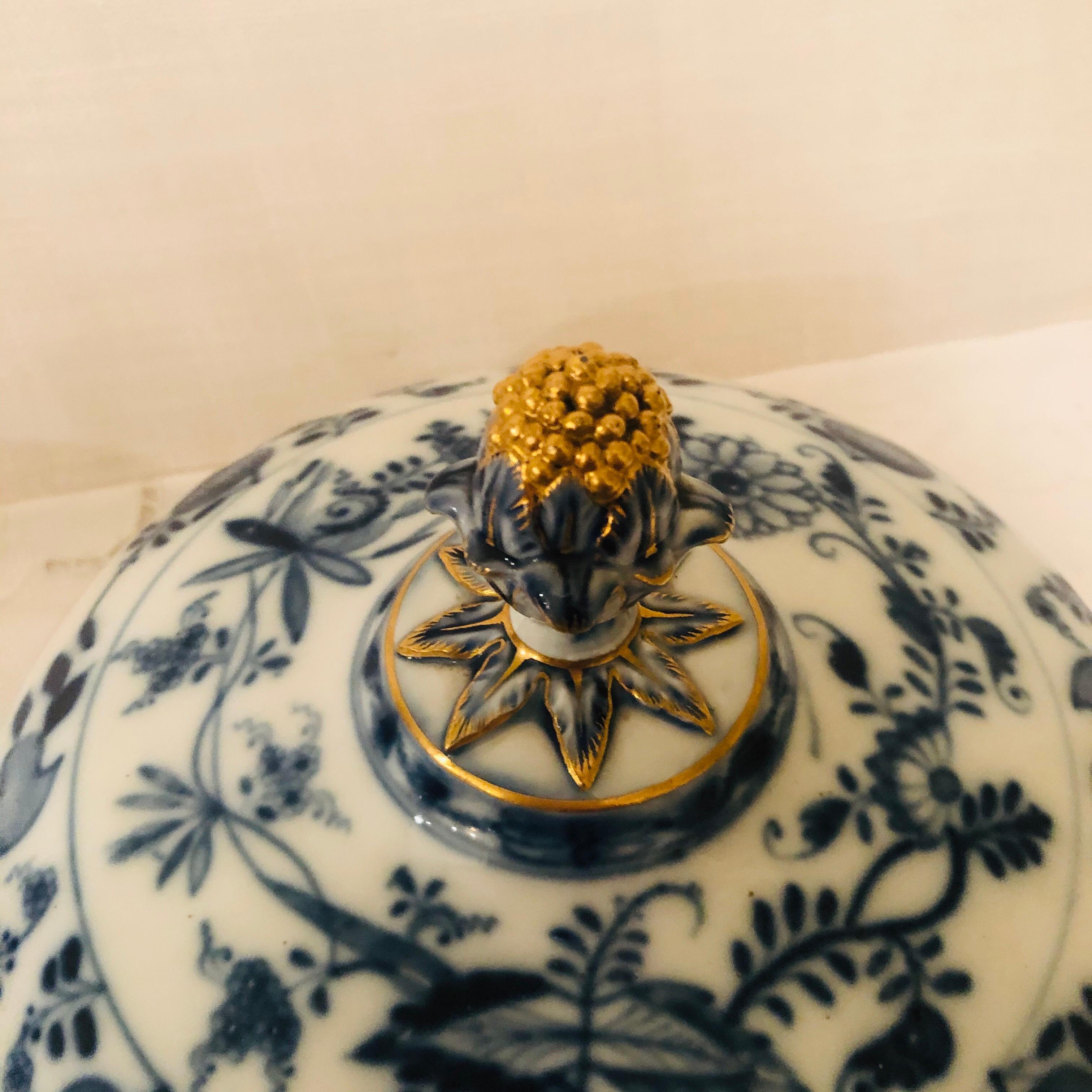 Late 19th Century Meissen Blue Onion Covered Serving Bowl or Pot with Wooden Handle For Sale