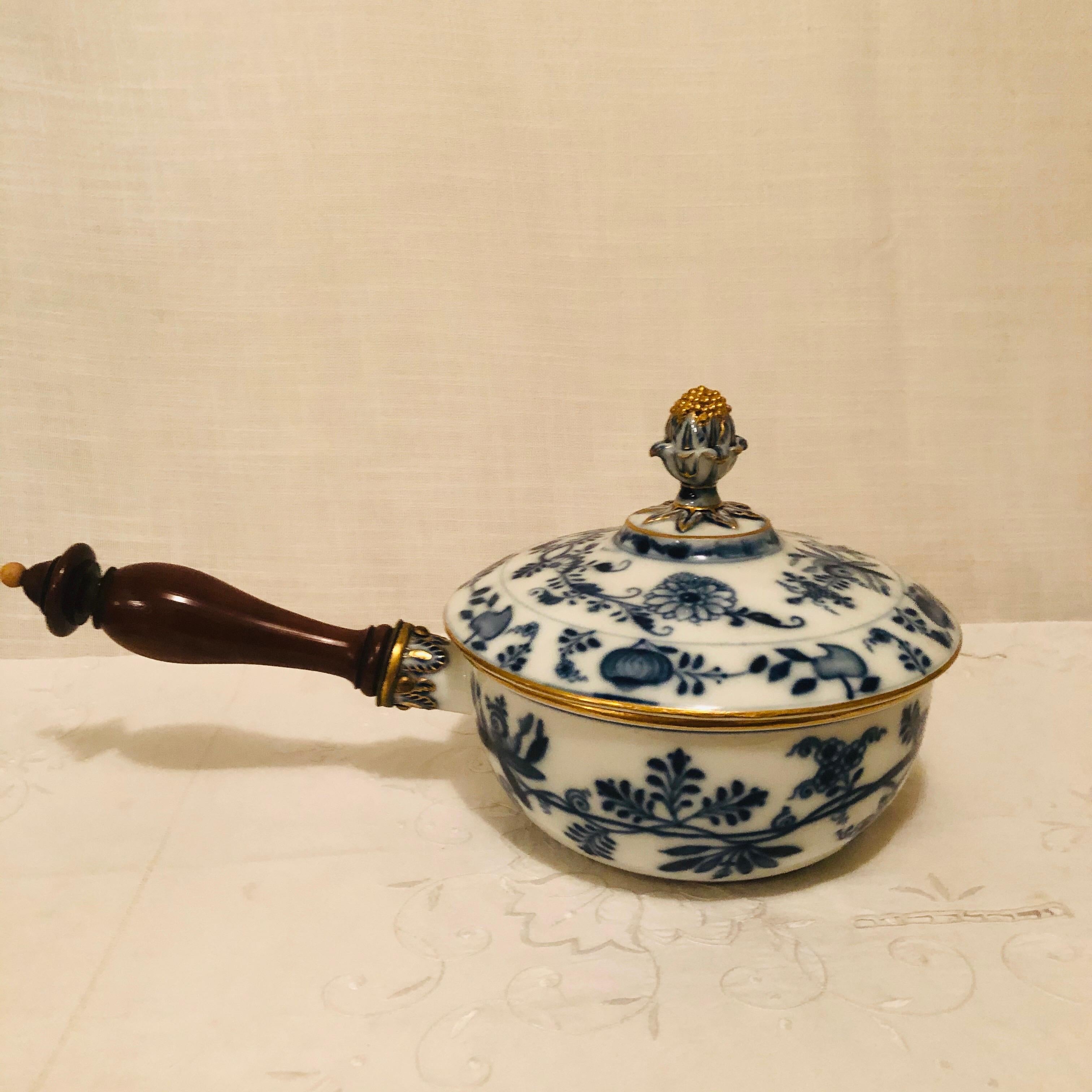 Meissen Blue Onion Covered Serving Bowl or Pot with Wooden Handle For Sale 1