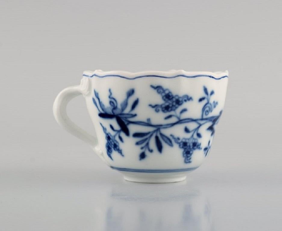 Meissenes Egoistisches Kaffeeservice mit blauer Zwiebel aus handbemaltem Porzellan, um 1900 (Handbemalt) im Angebot
