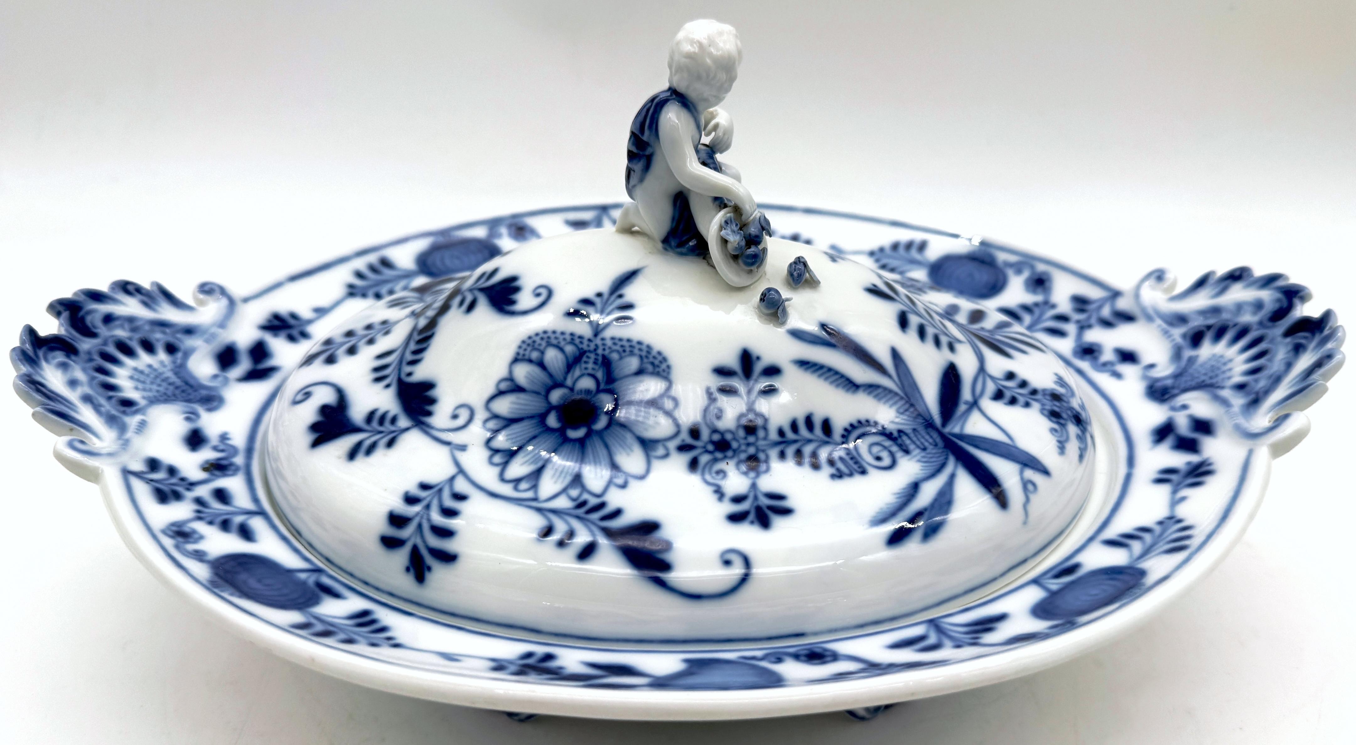 Sopera ovalada festoneada con figura de cebolla azul de Meissen Alemán en venta
