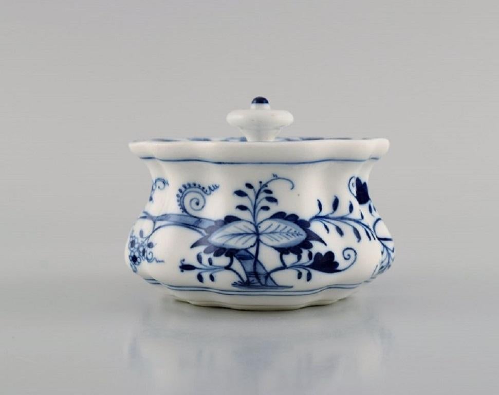 Meissen Blue Onion Inkwell and Pen Tray in Hand-Painted Porcelain, Approx. 1900 In Excellent Condition In København, Copenhagen