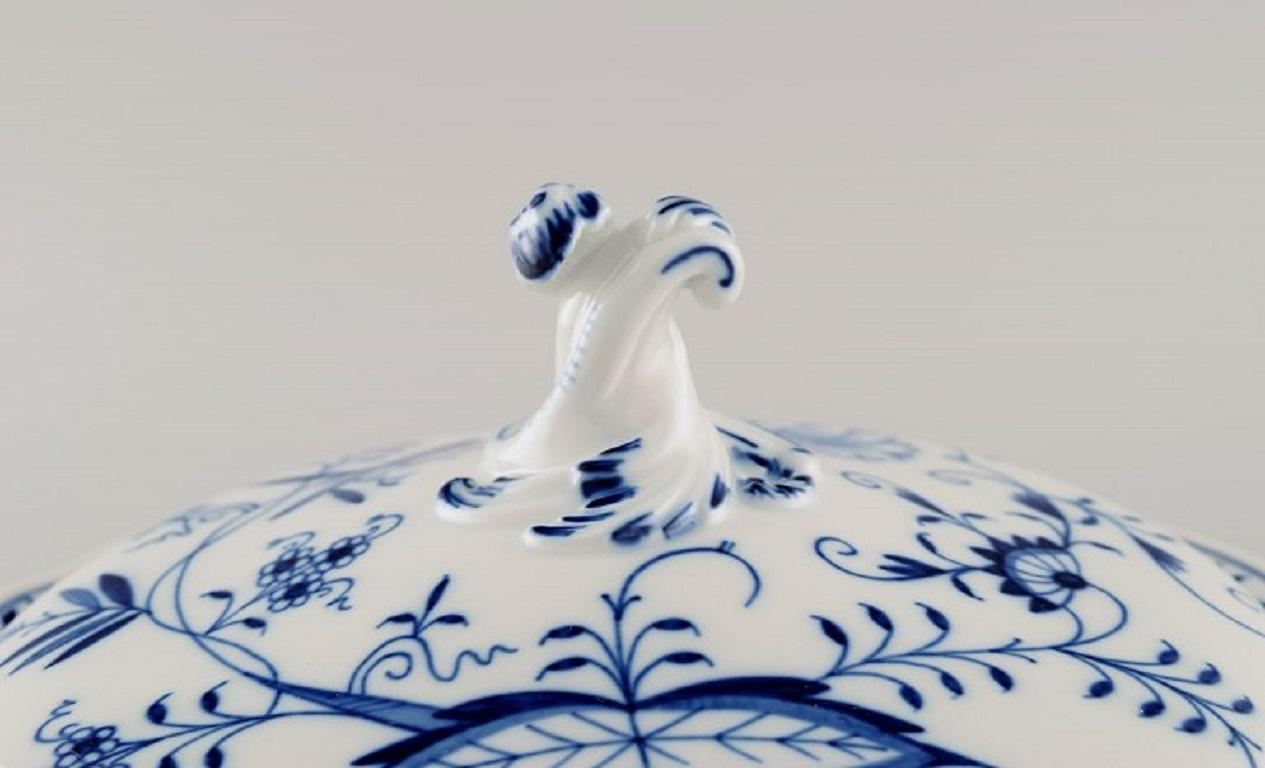 German Meissen Blue Onion Lidded Tureen in Hand-Painted Porcelain, Early 20th C For Sale