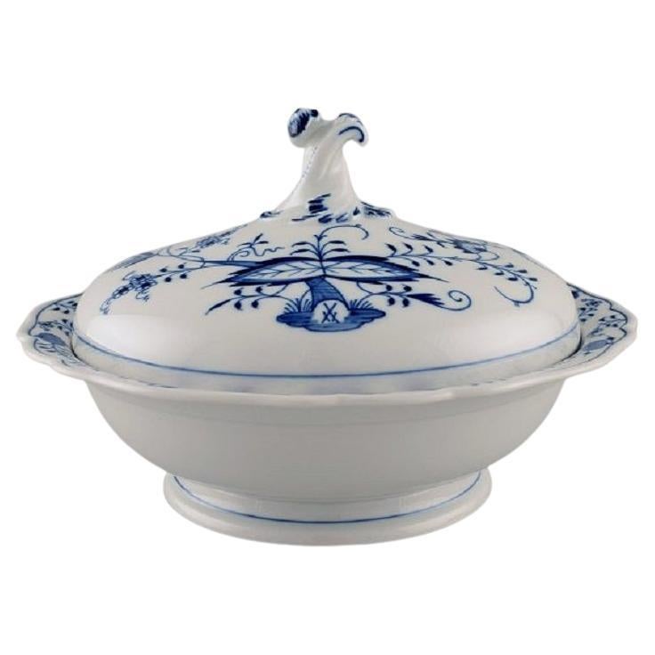 Meissen Blue Onion Lidded Tureen in Hand-Painted Porcelain, Early 20th C For Sale