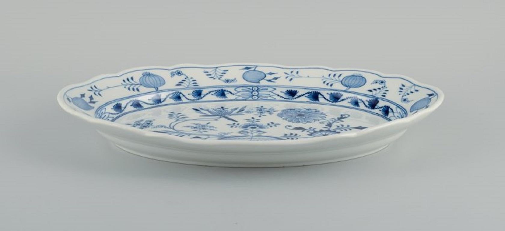 Meissen, Blue Onion oval dish in porcelain.
circa 1900.
First factory quality.
Perfect condition.
Marked.
Dimensions: L 41.5 x D 30.5 x H 6.0 cm.