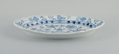 Meissen, plat ovale en porcelaine en forme d'oignon bleu, vers 1900